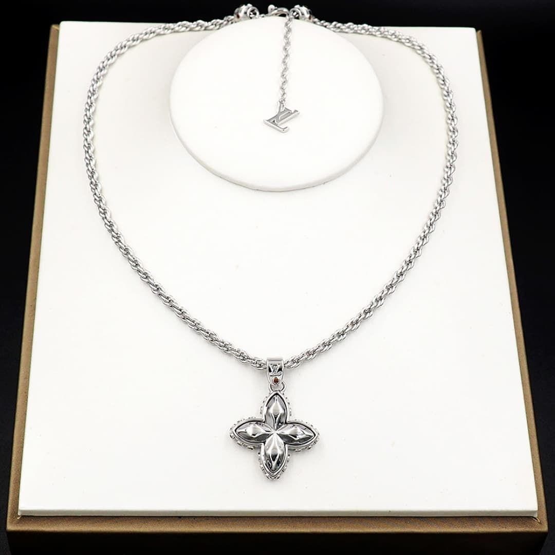 lv-necklace_4_6.jpg
