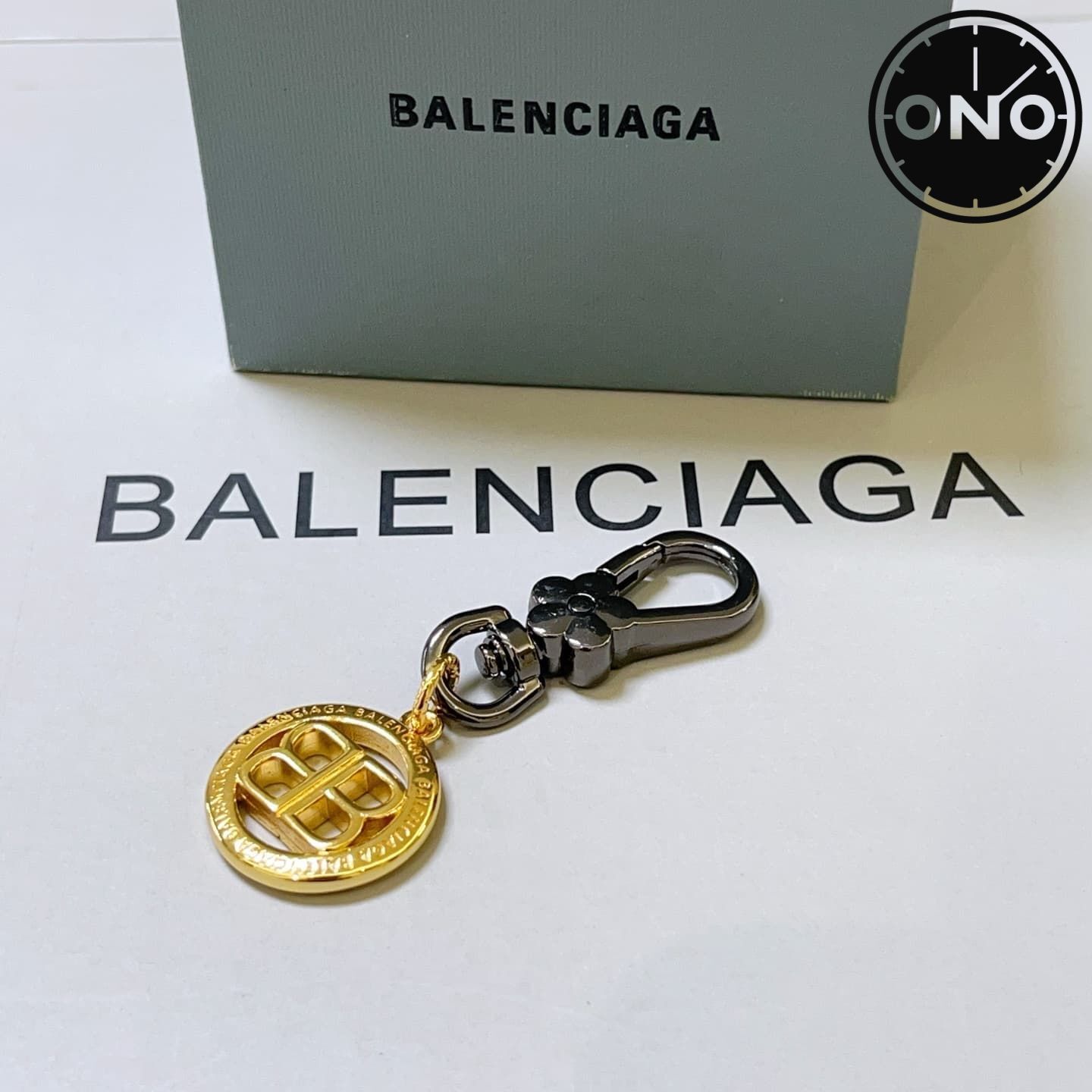 balenciaga-clasp_69_4.jpg