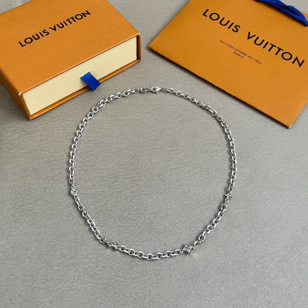lv-necklace_1_1.jpg
