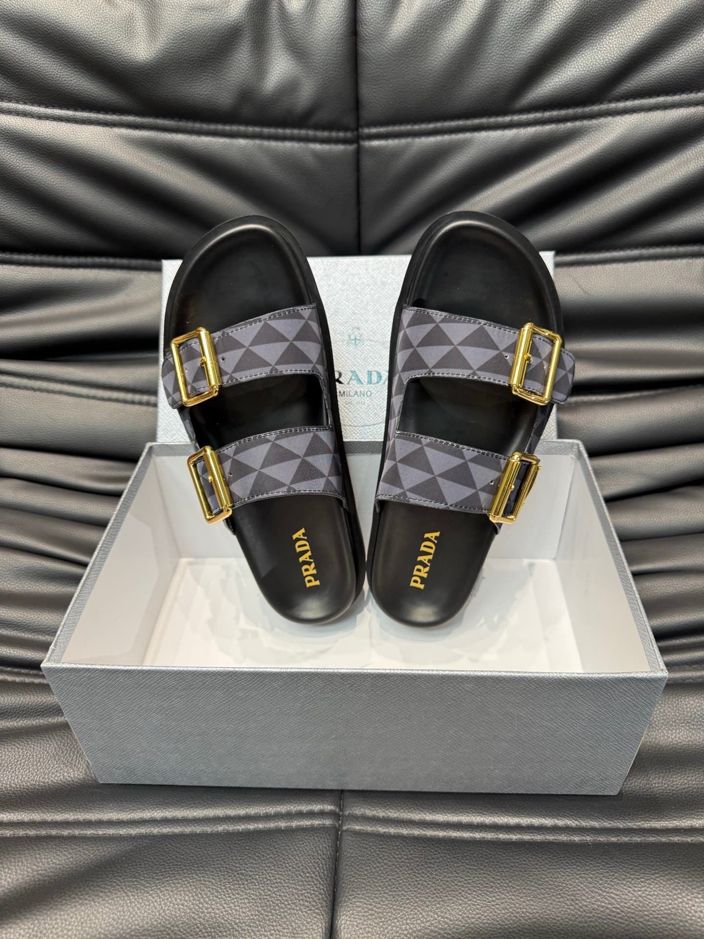 prada-slippers_16_3.jpg