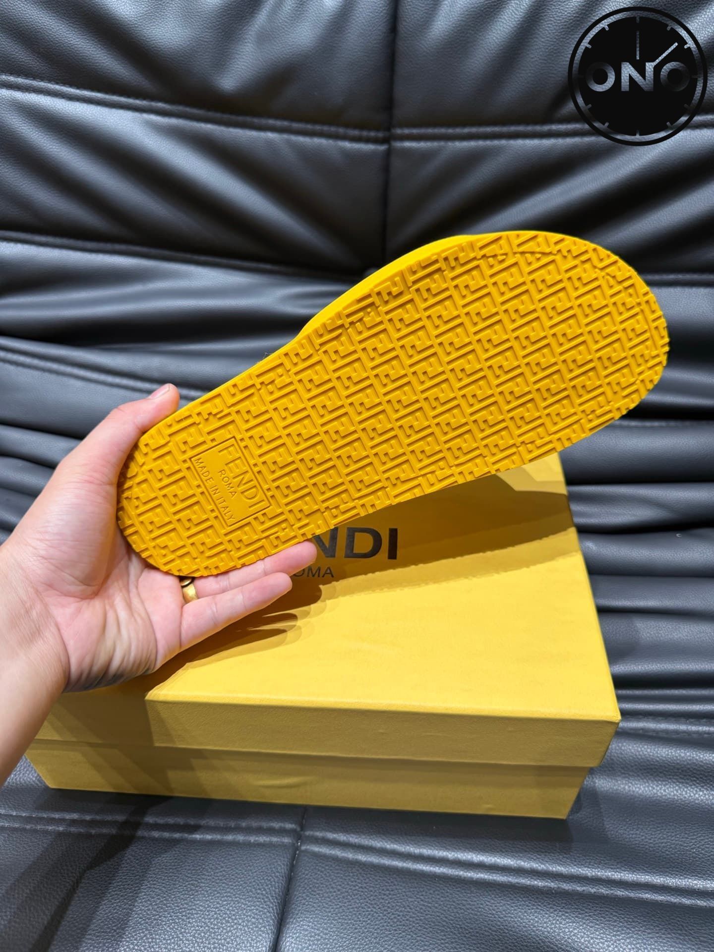 fendi-slippers_35_7.jpg
