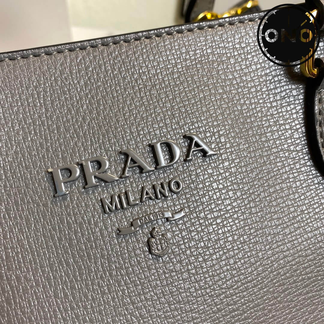 prada_women_143_4.jpg
