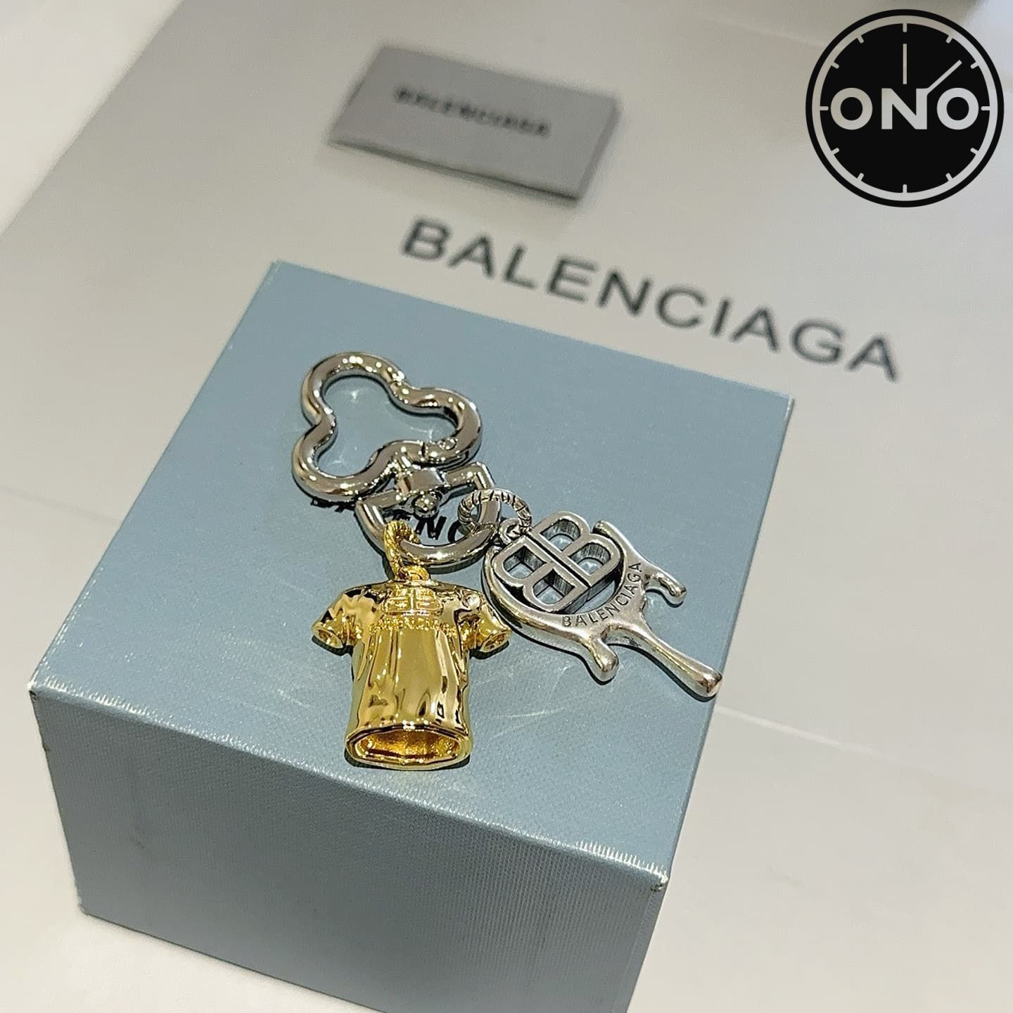 balenciaga-clasp_32_3.jpg