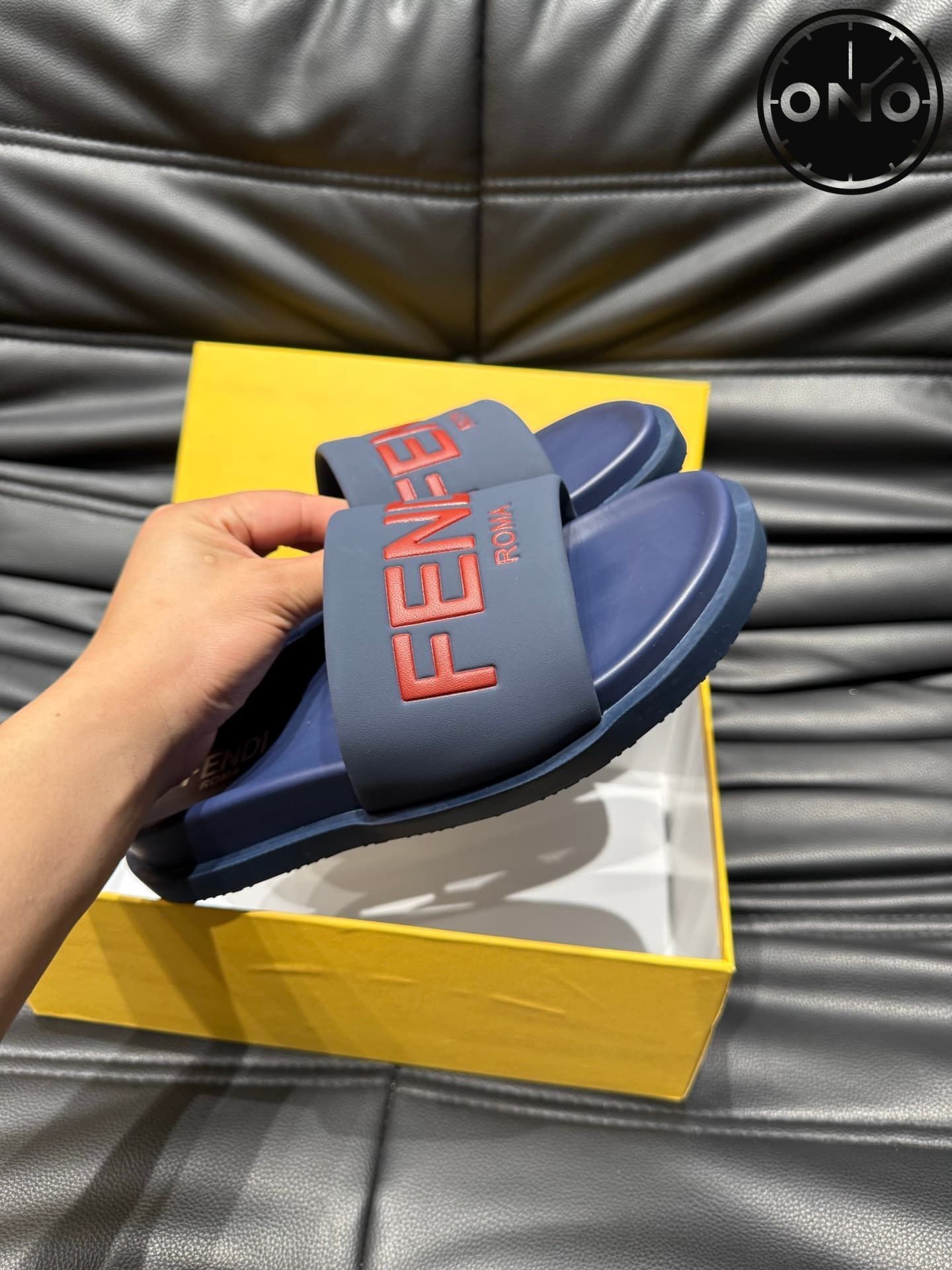 fendi-slippers_32_4.jpg