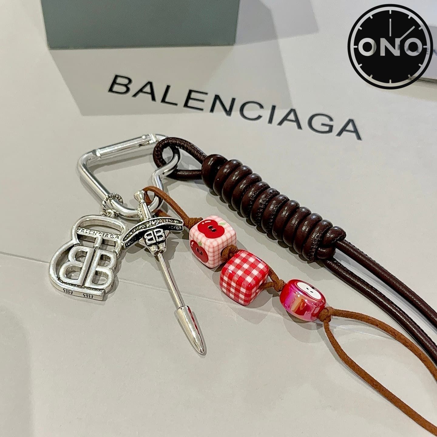 balenciaga-clasp_53_1.jpg