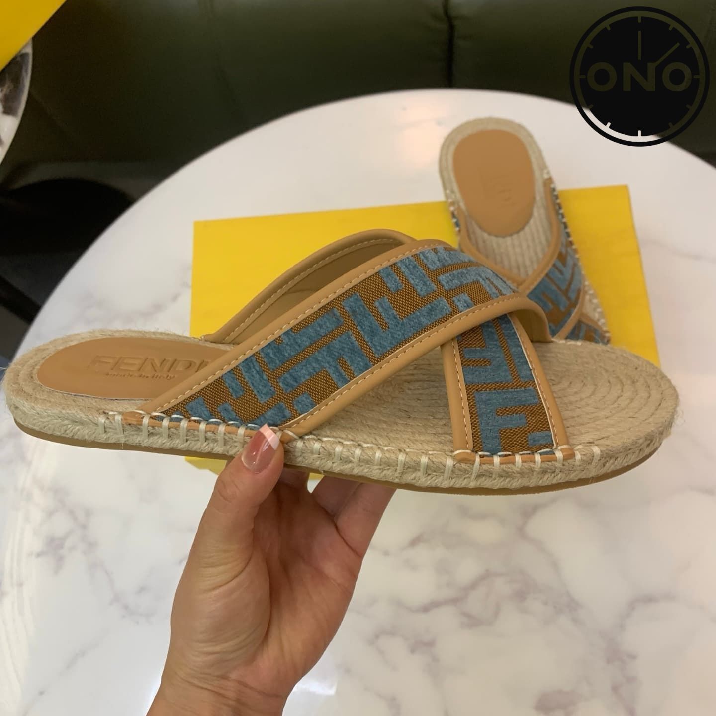 fendi-slippers_5_6.jpg
