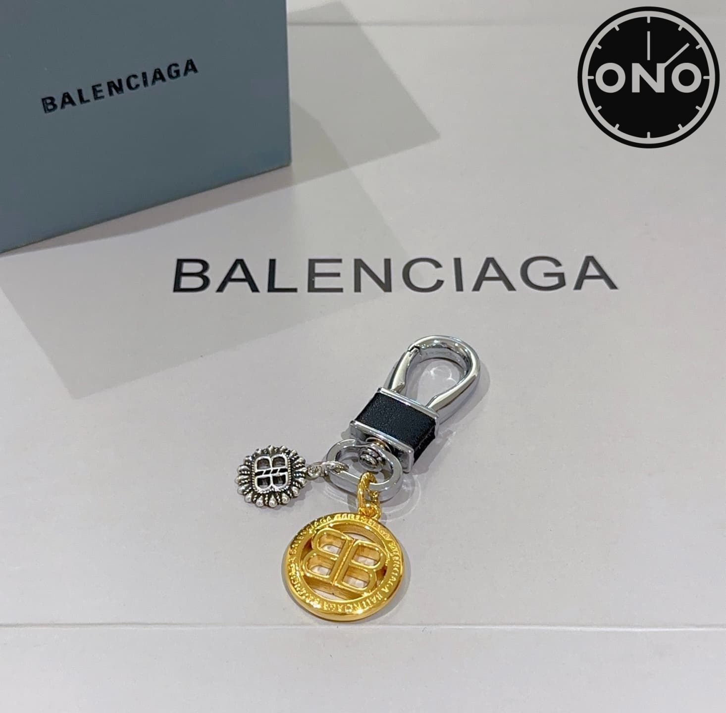 balenciaga-clasp_81_3.jpg