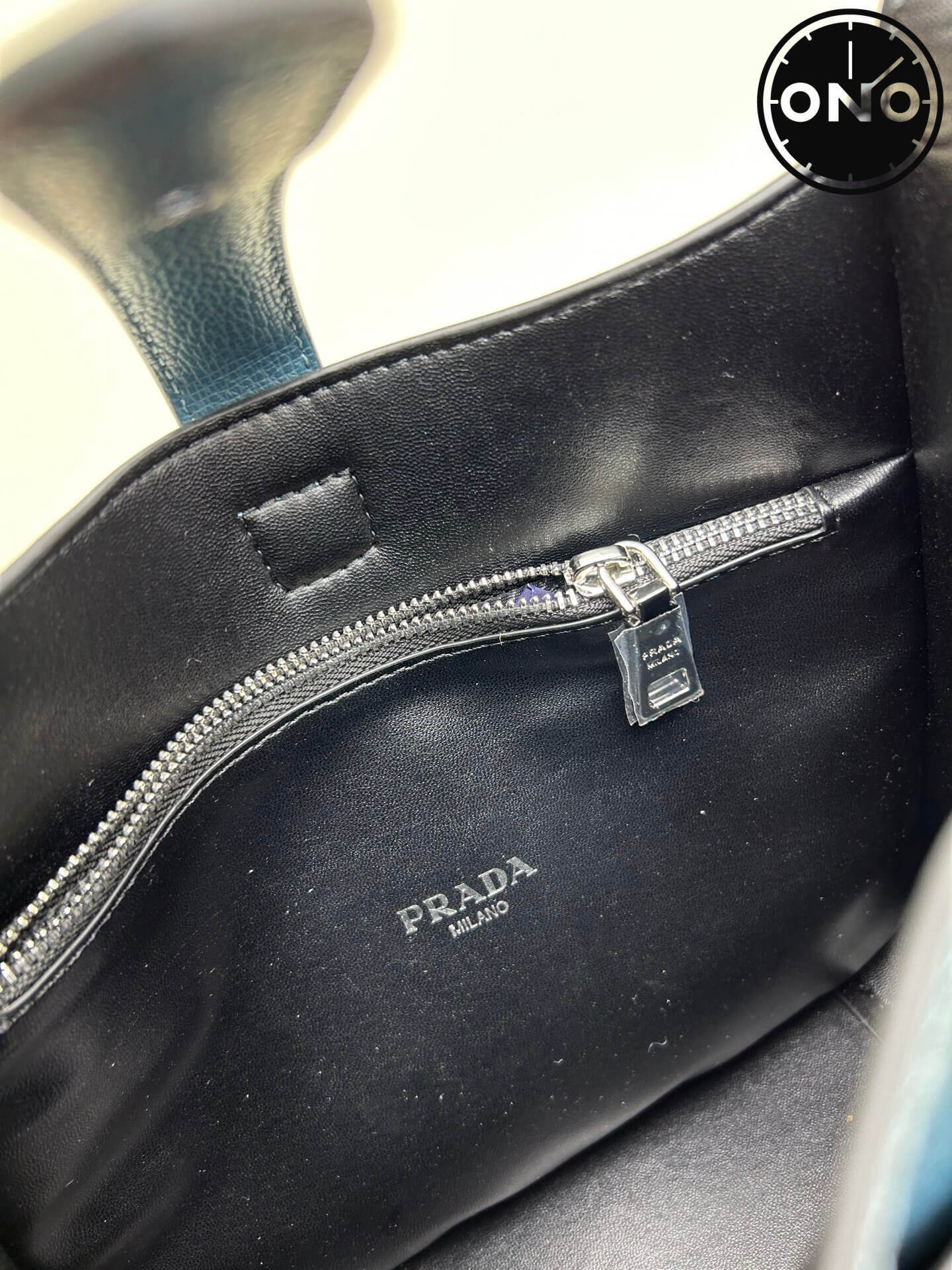 prada_women_90_7.jpg