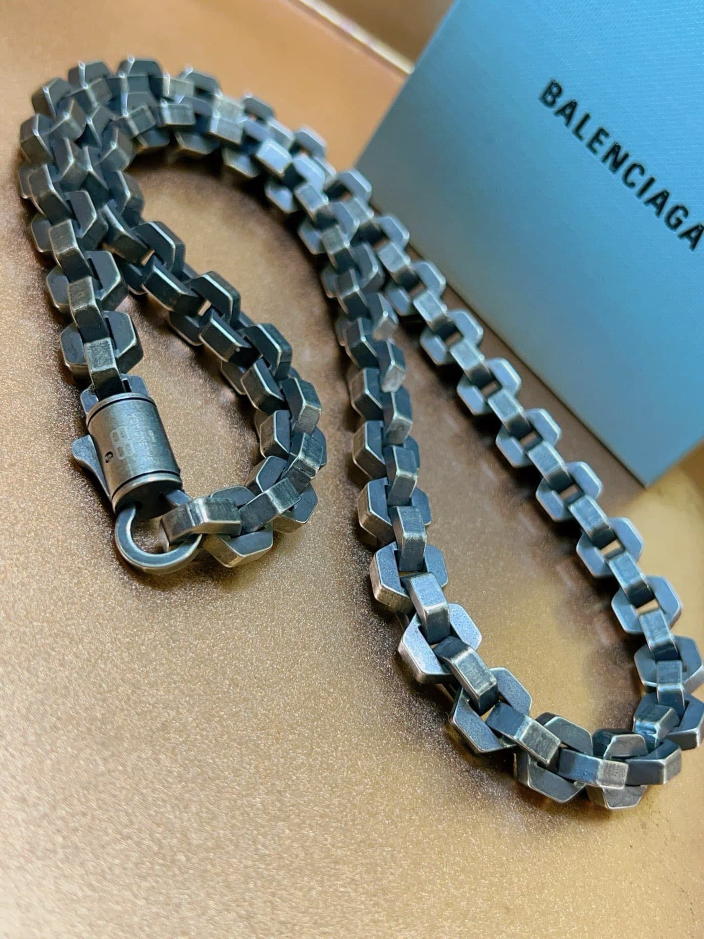 balenciaga-necklace_38_4.jpg