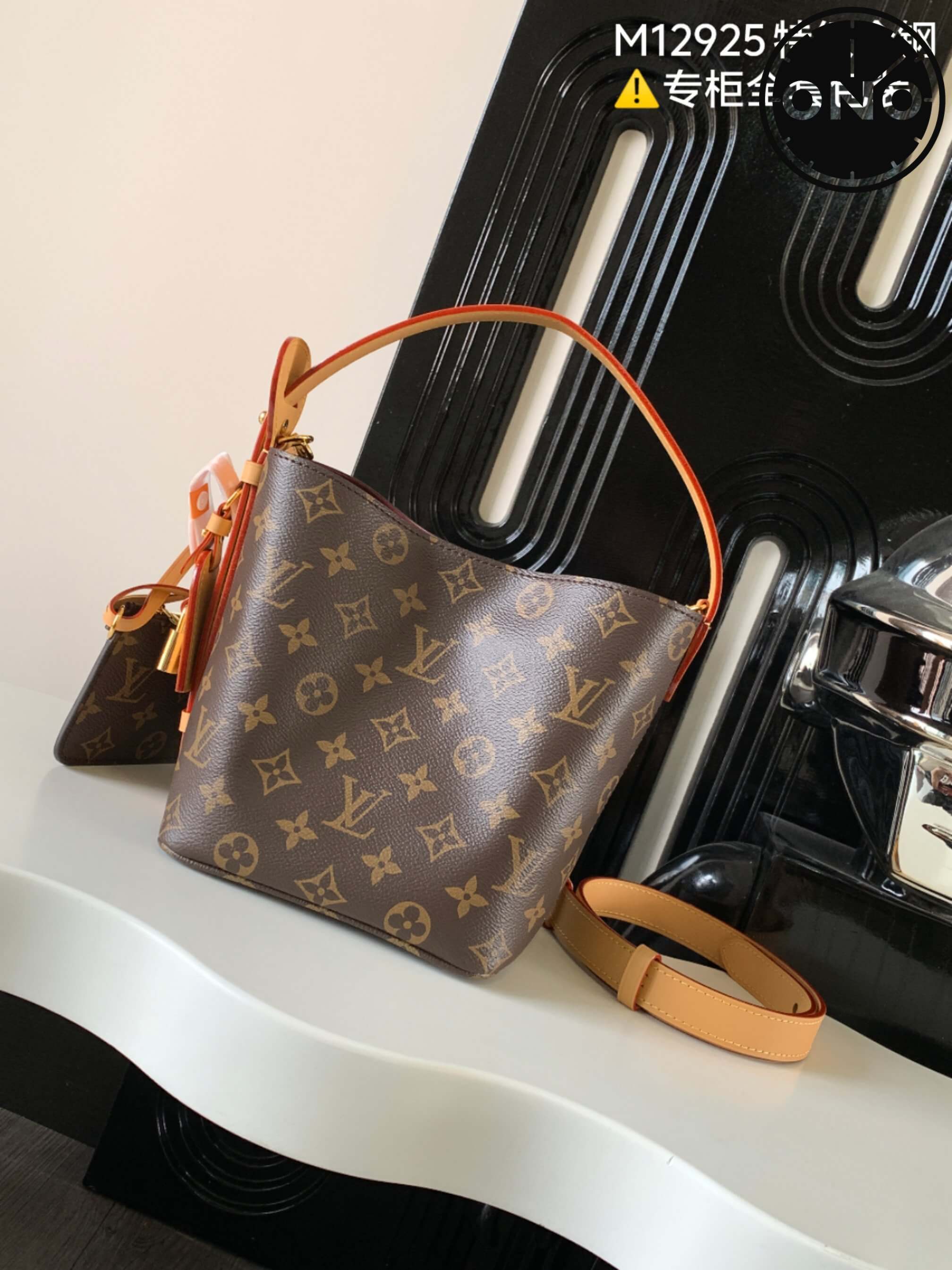 lv_womens_47_8.jpg