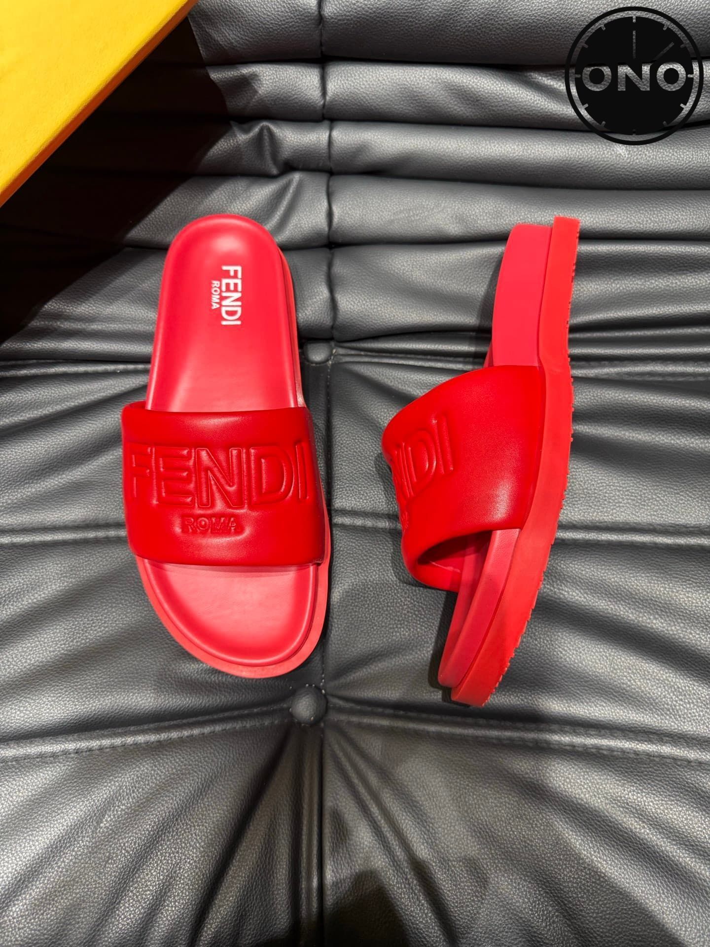 fendi-slippers_34_1.jpg