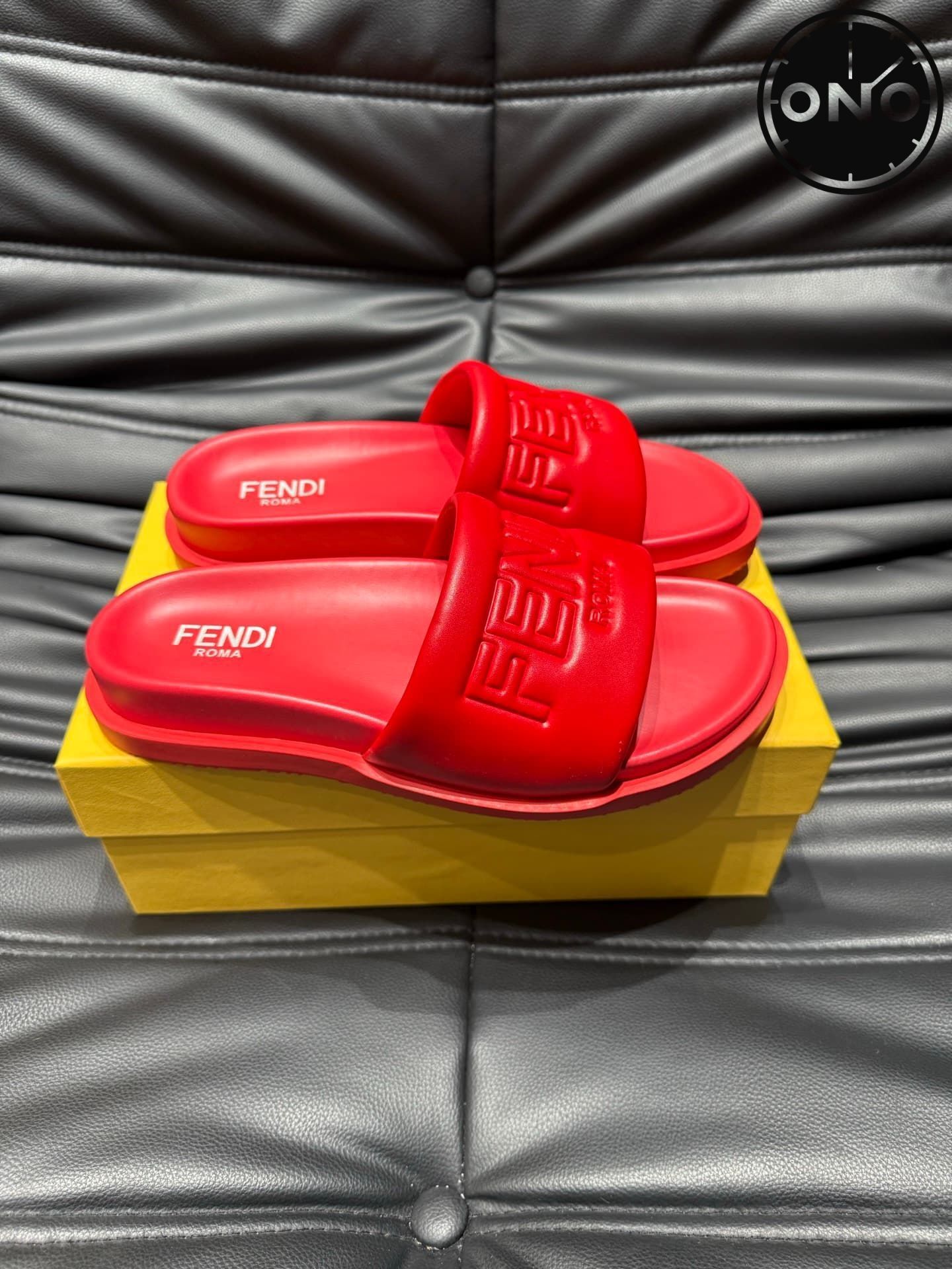 fendi-slippers_34_2.jpg