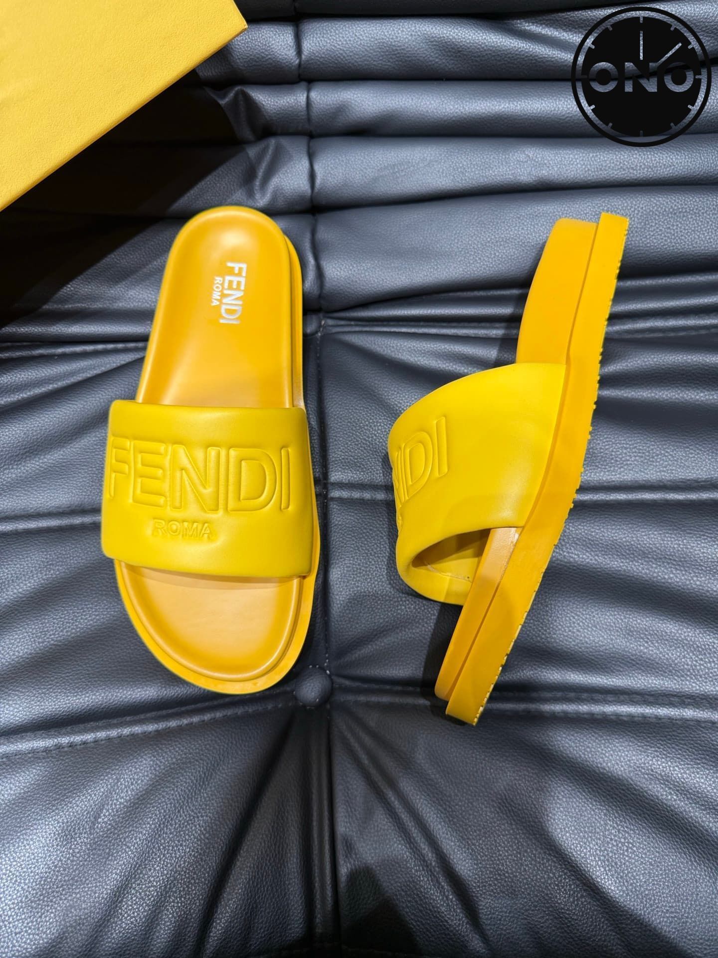 fendi-slippers_35_1.jpg