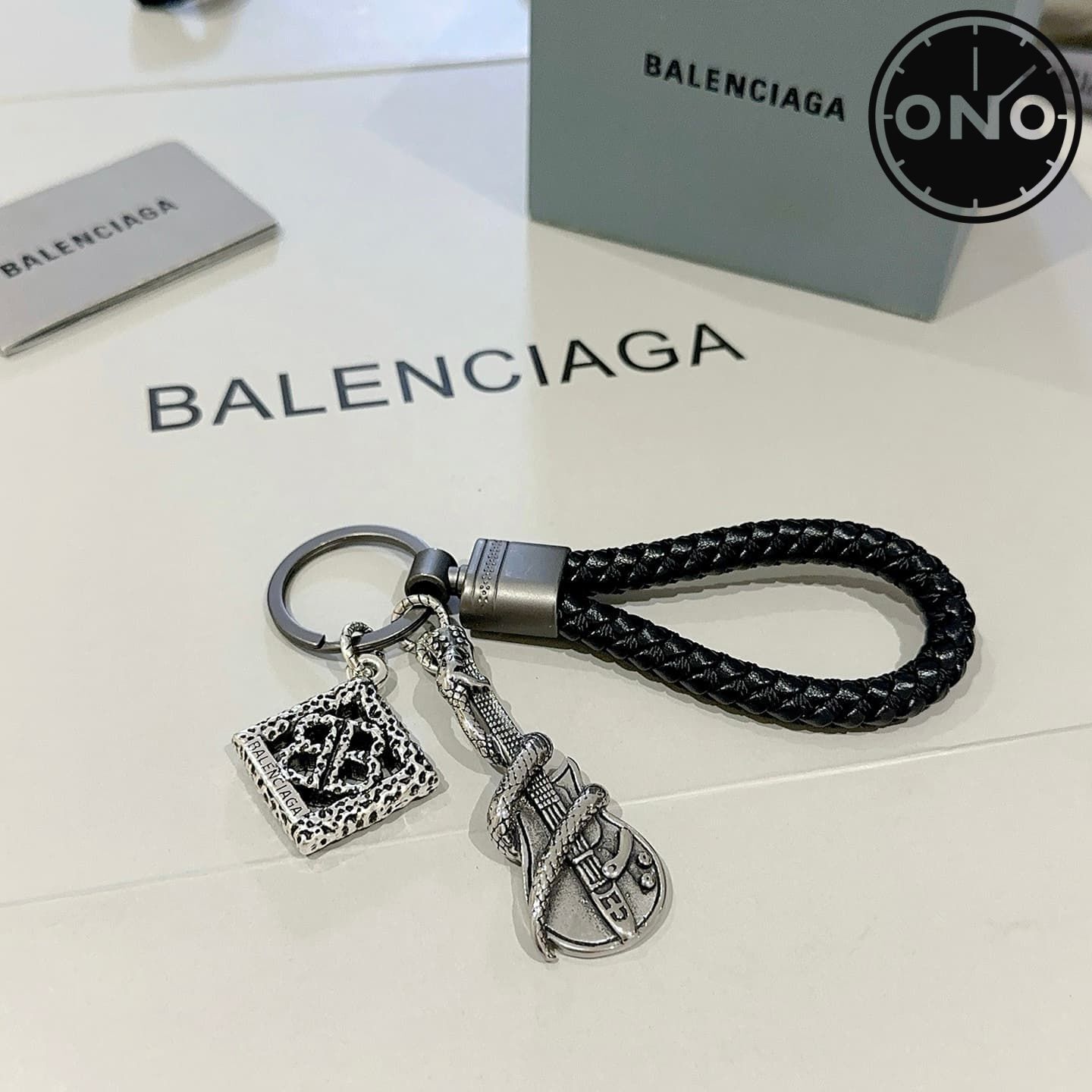 balenciaga-clasp_52_2.jpg