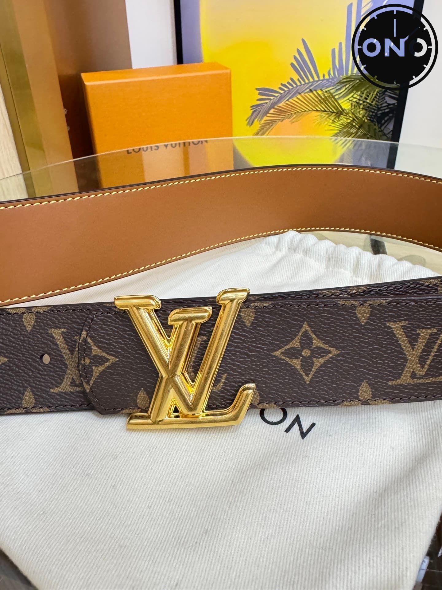 lv_belt_56_1.jpg
