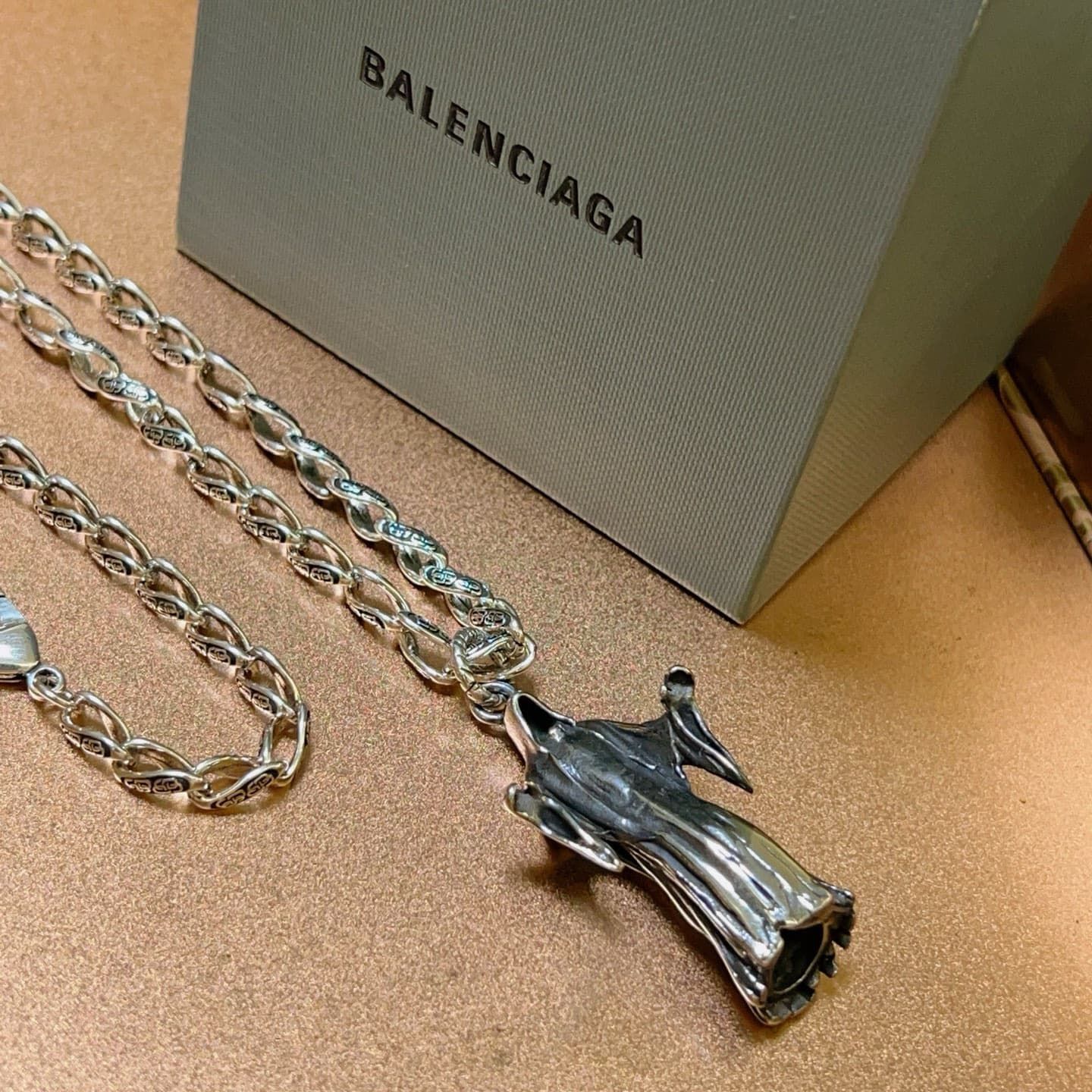 balenciaga-necklace_17_2.jpg