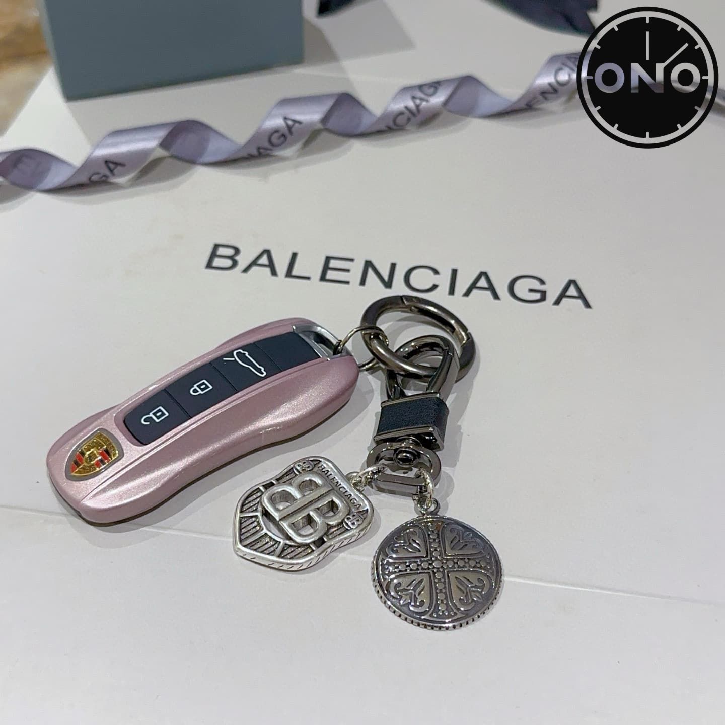 balenciaga-clasp_38_1.jpg