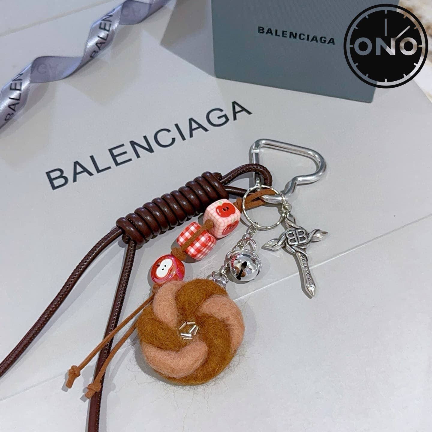 balenciaga-clasp_27_4.jpg