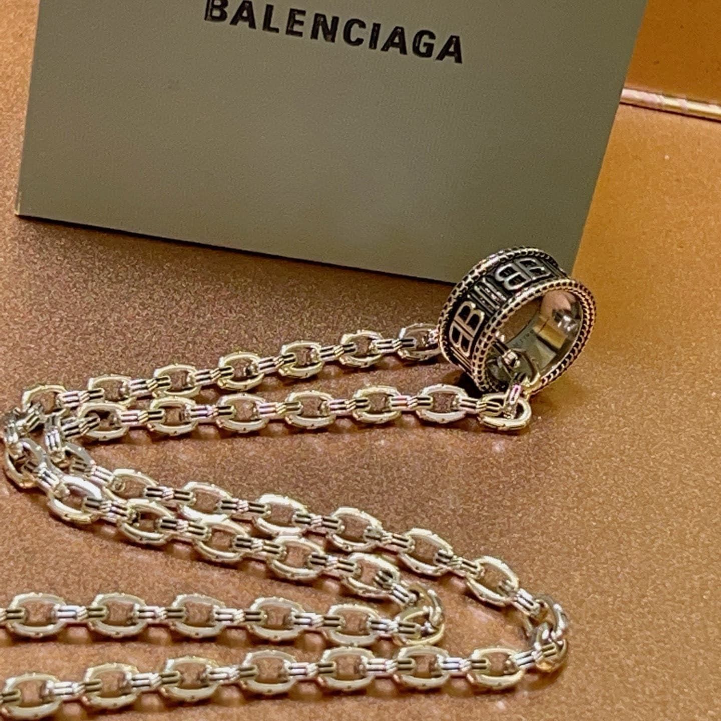 balenciaga-necklace_6_7.jpg