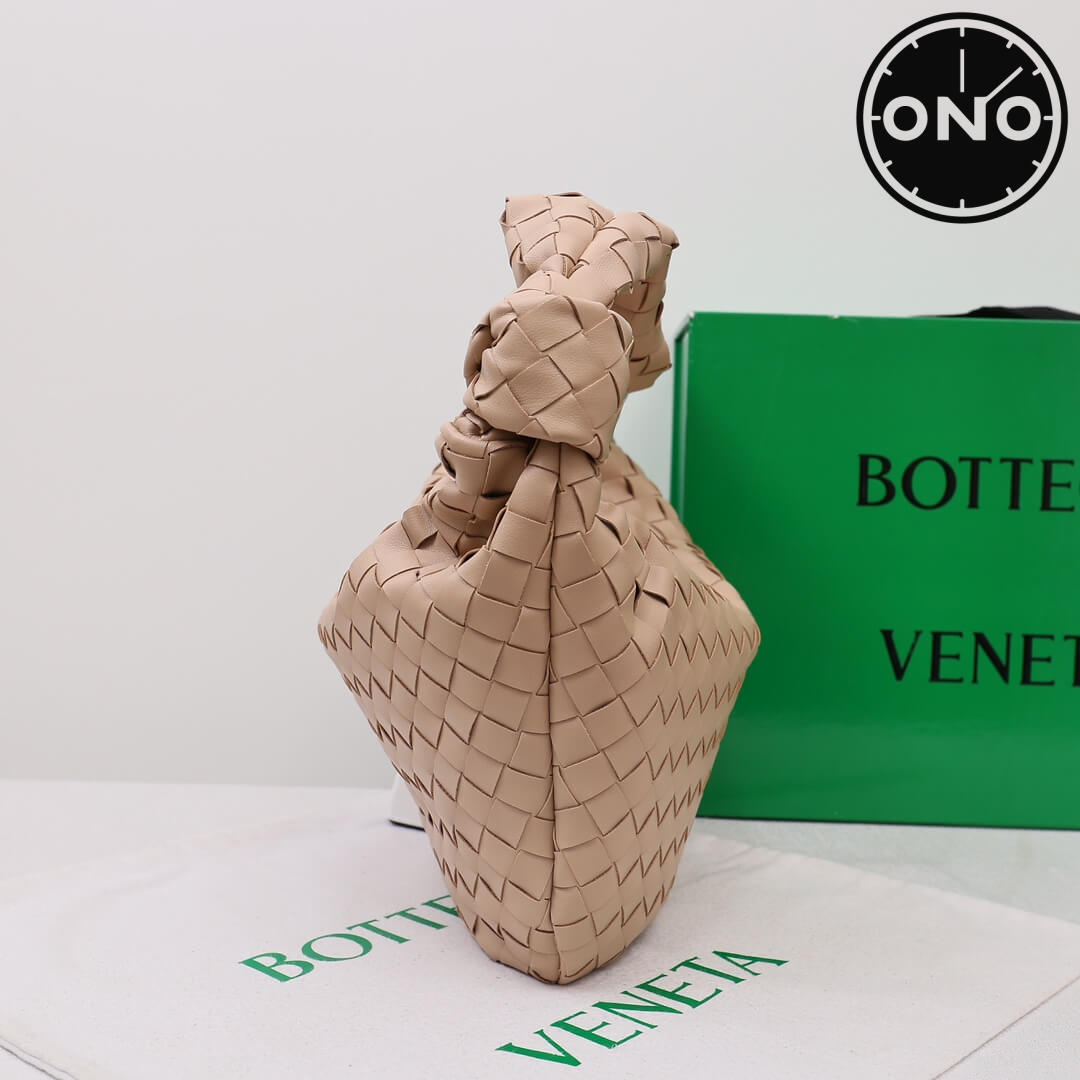 bottega_veneta_women_129_2.jpg
