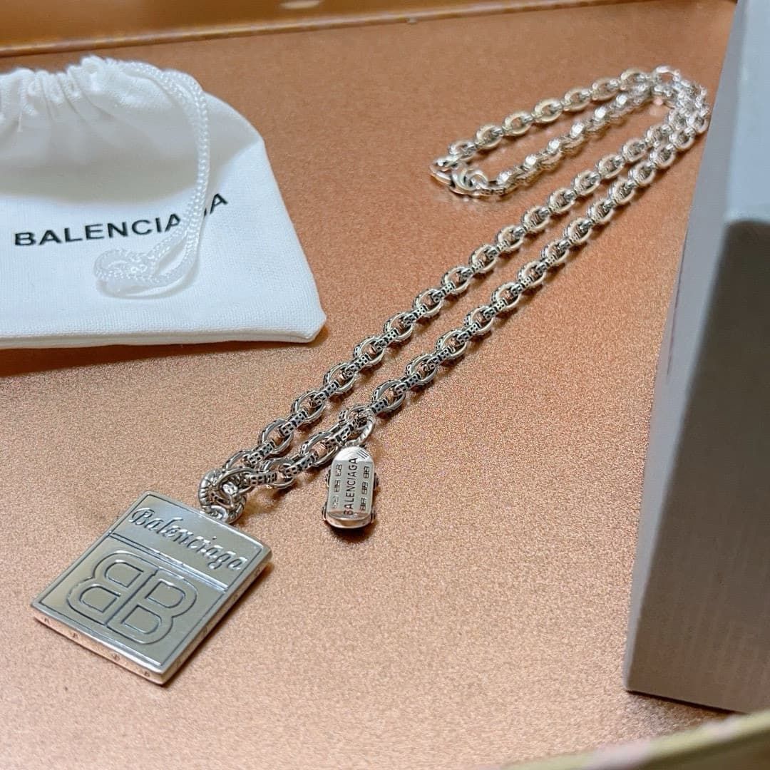 balenciaga-necklace_39_2.jpg