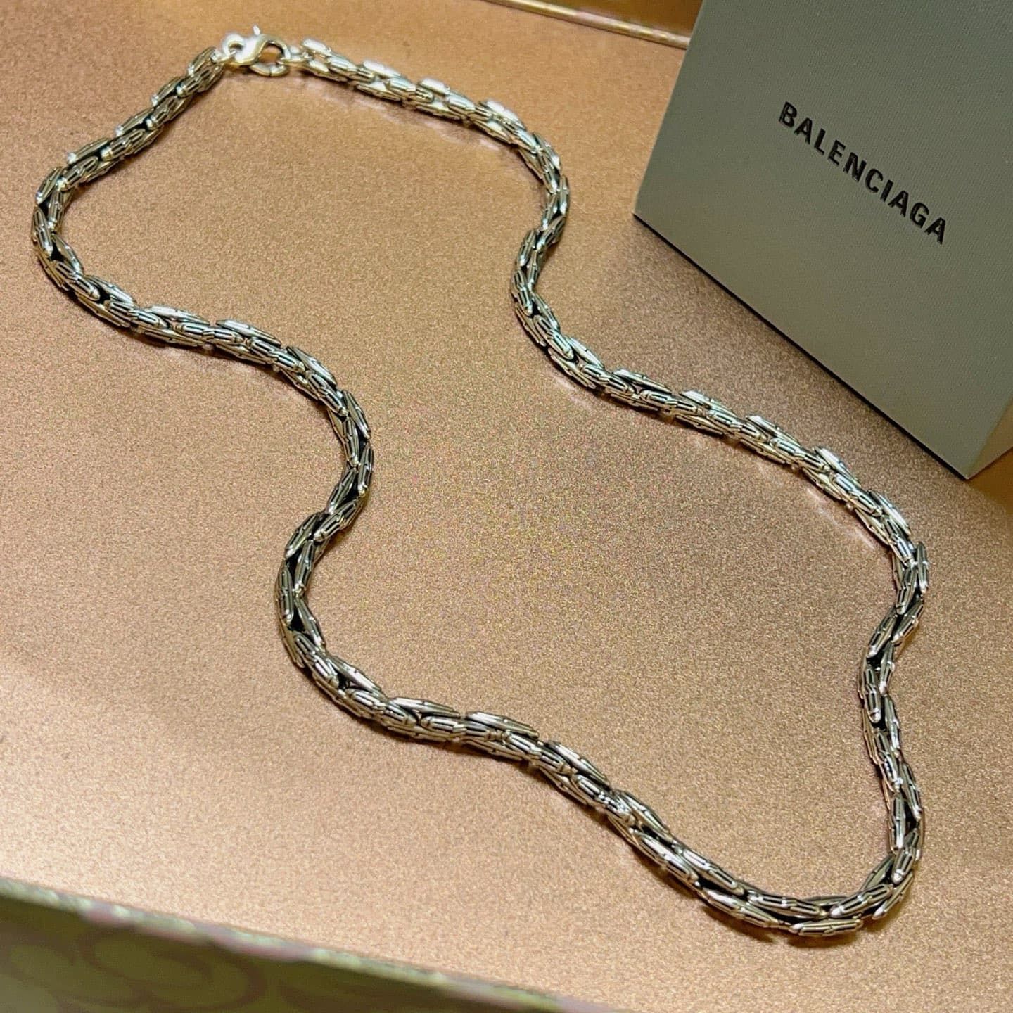 balenciaga-necklace_28_4.jpg
