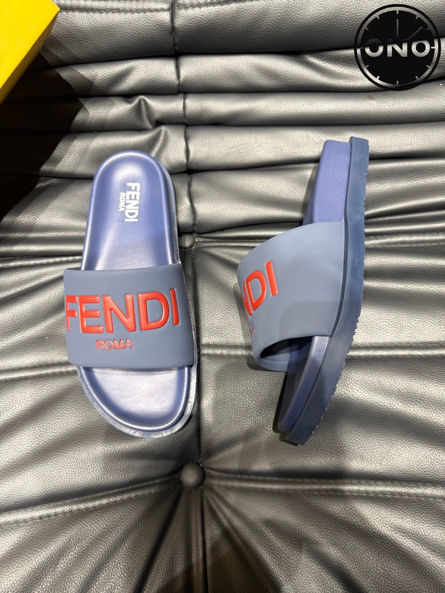 fendi-slippers_32_1.jpg
