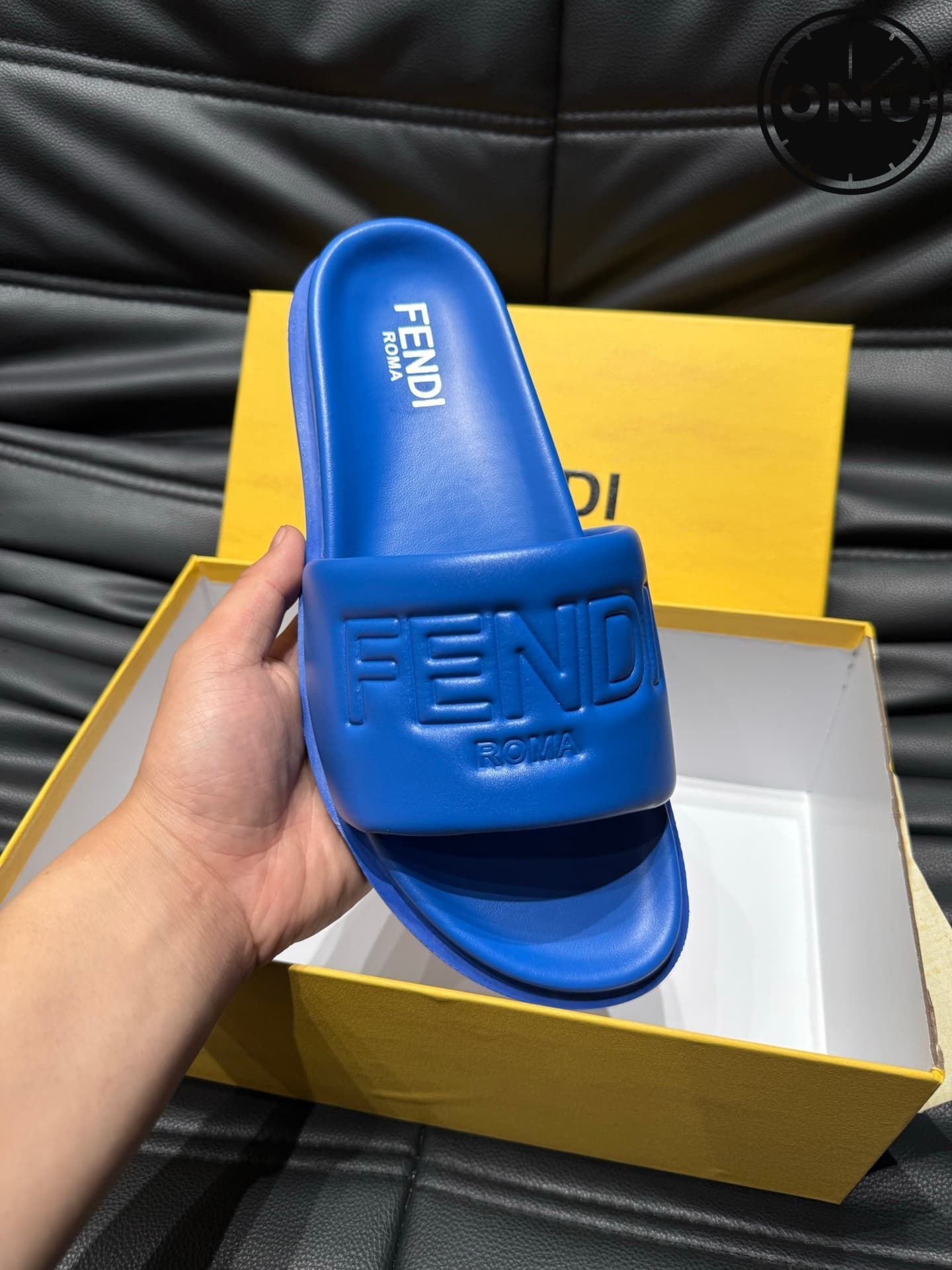 fendi-slippers_42_6.jpg