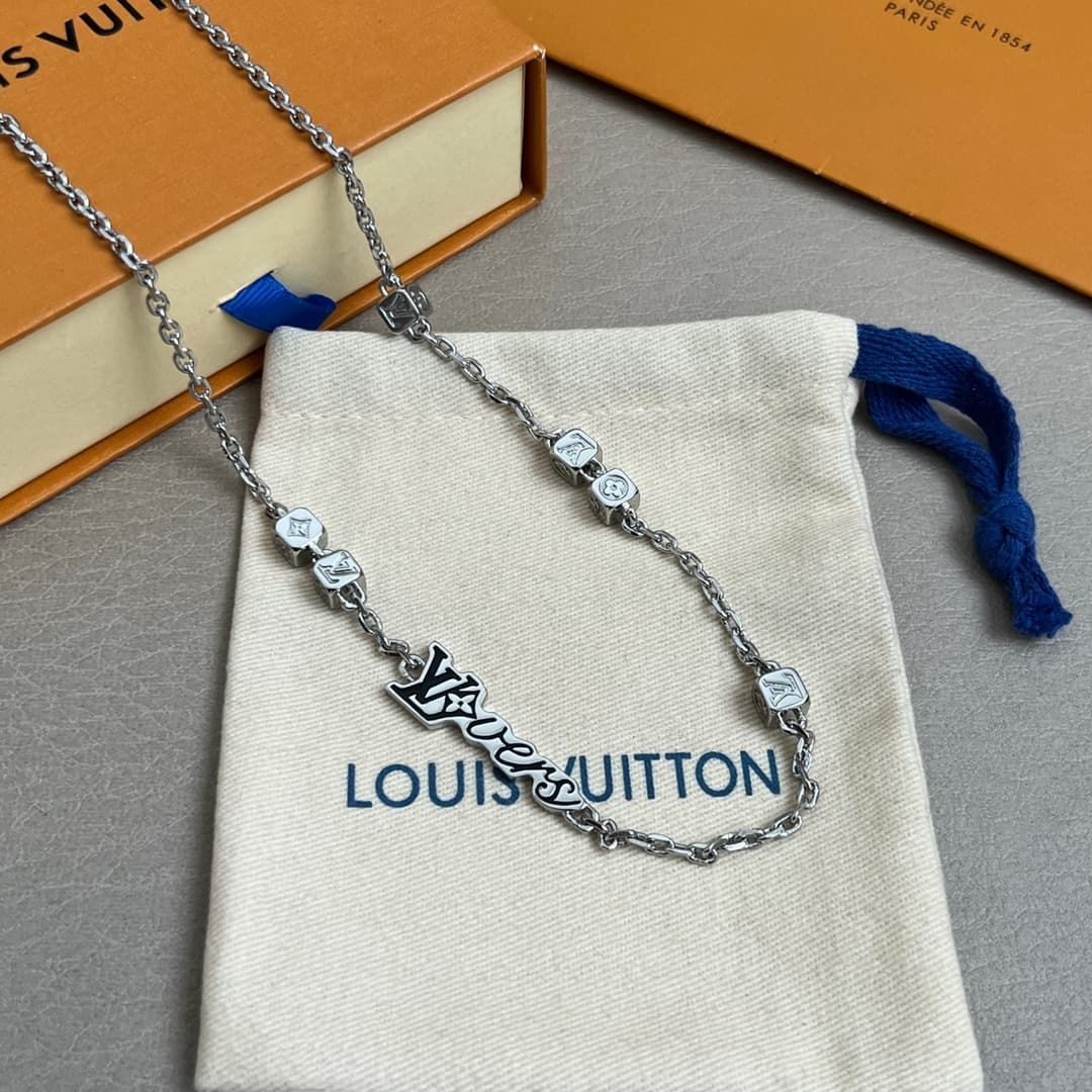 lv-necklace_5_3.jpg