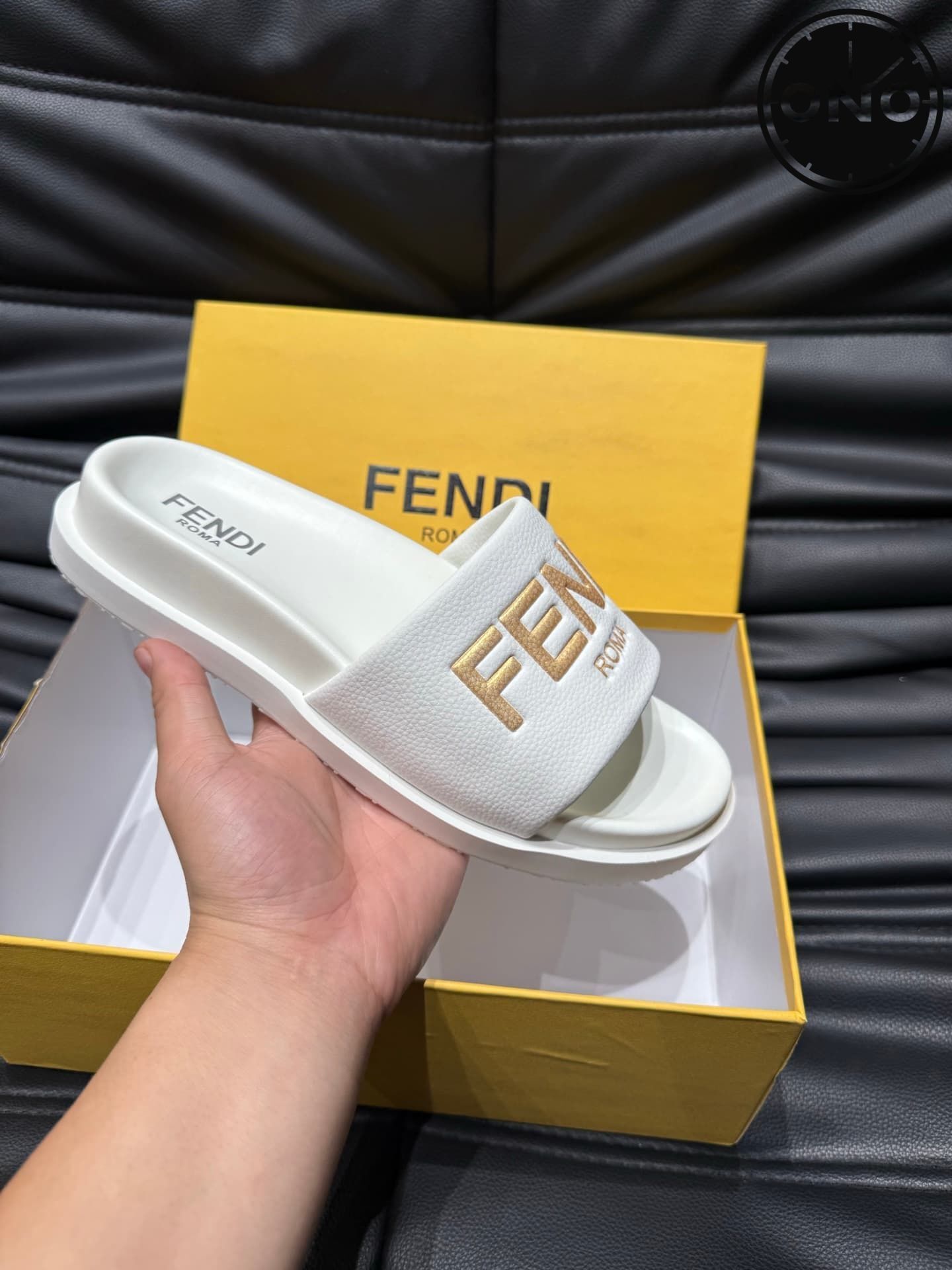 fendi-slippers_30_5.jpg