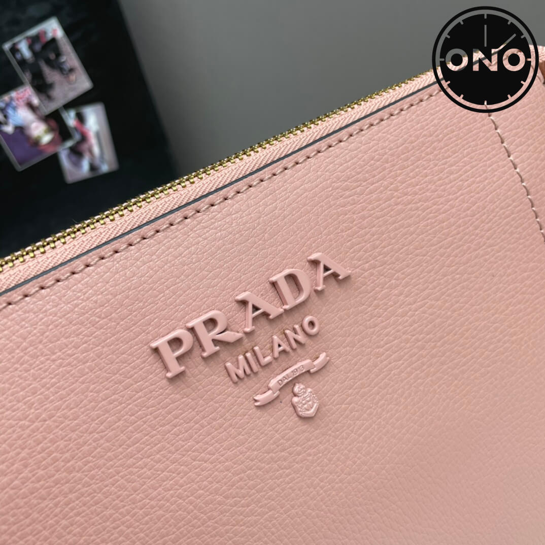 prada_women_18_4.jpg
