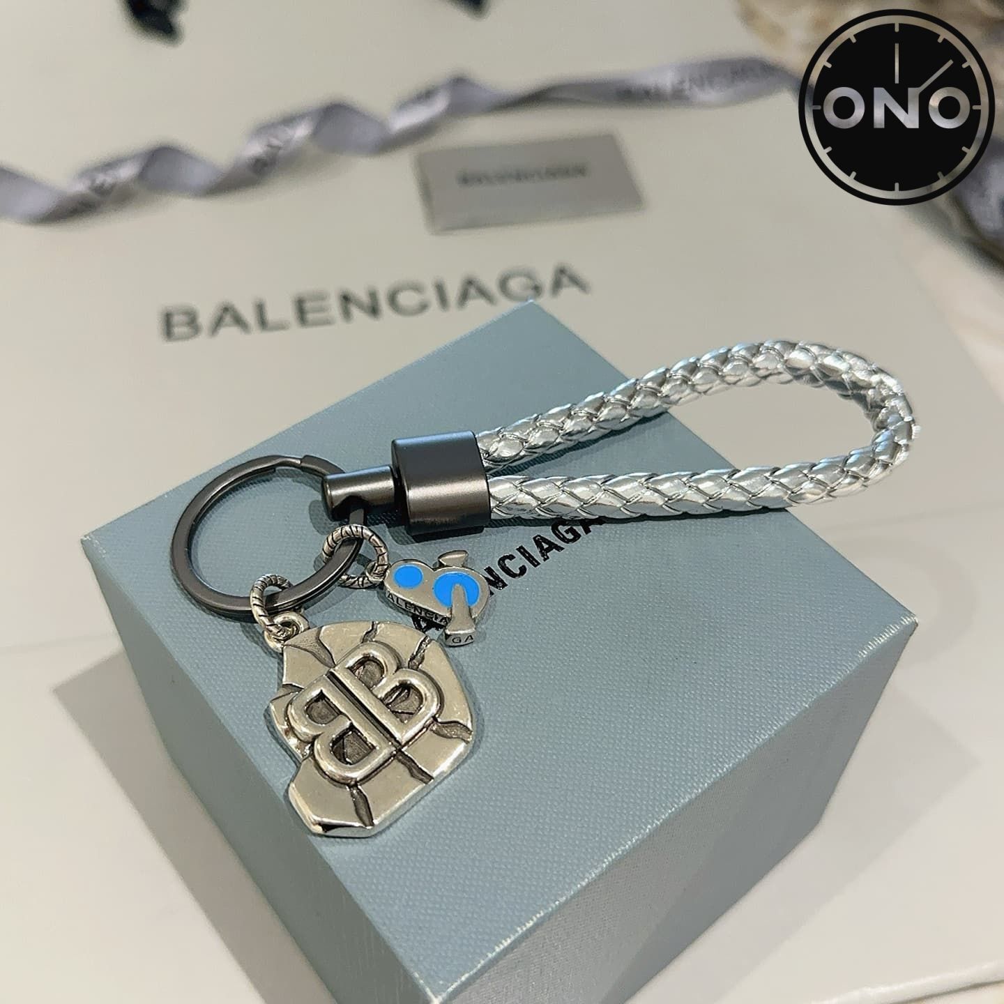 balenciaga-clasp_75_5.jpg