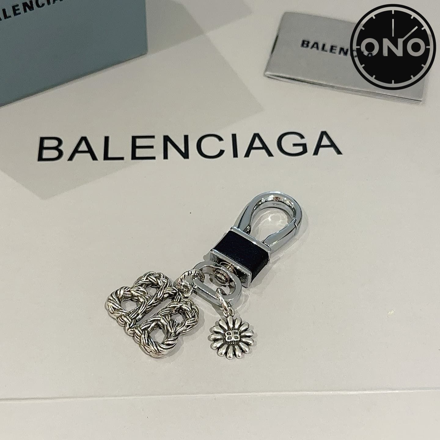 balenciaga-clasp_76_2.jpg