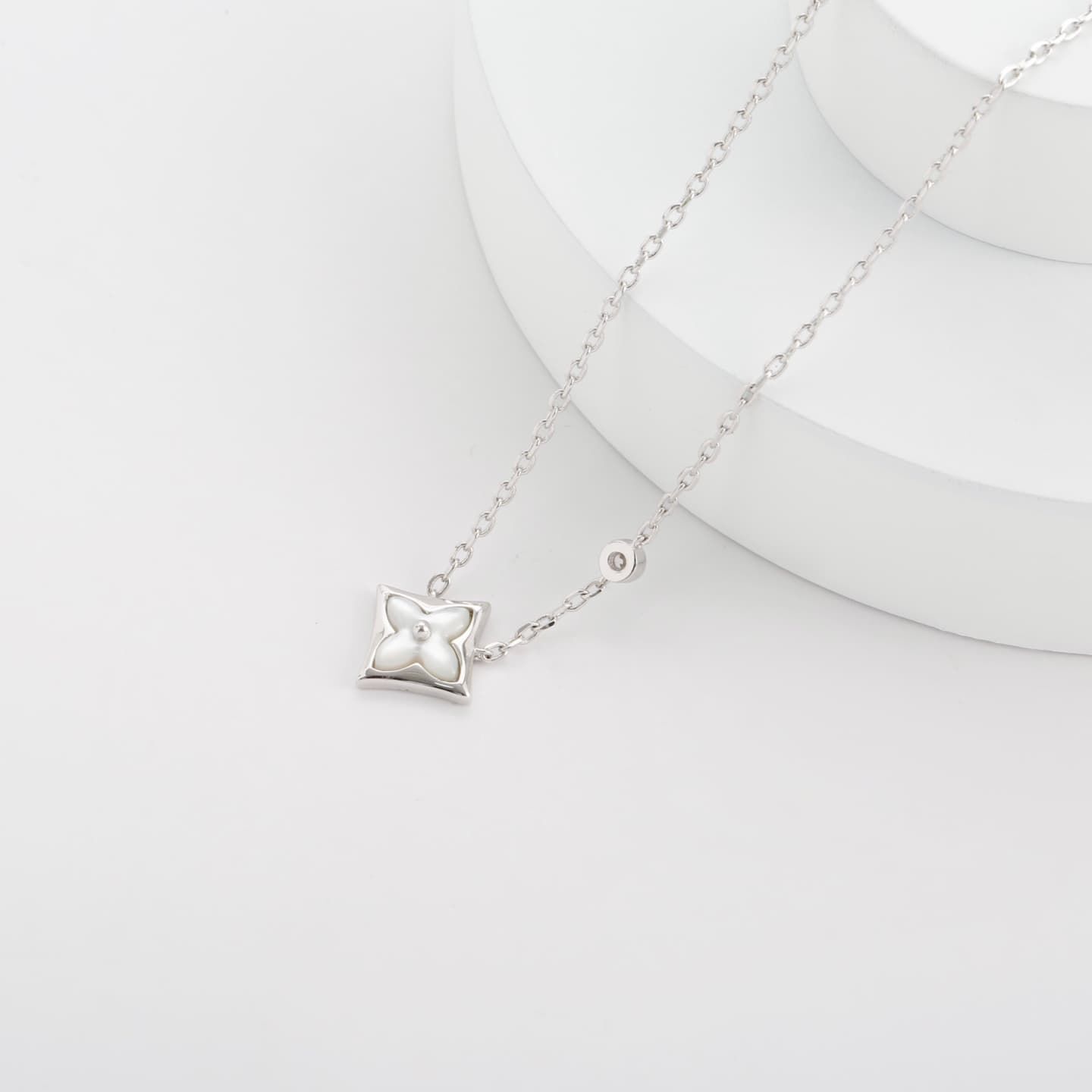 lv-necklace_34_2.jpg