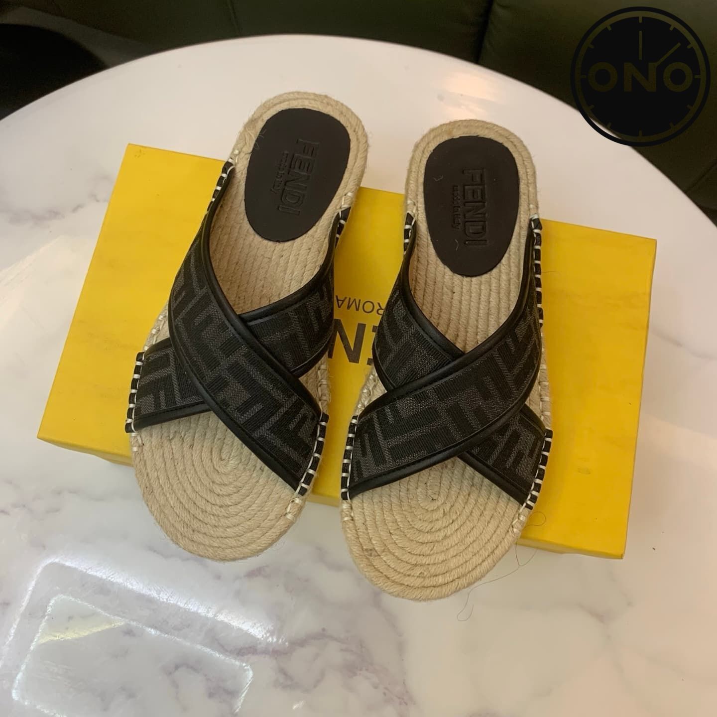 fendi-slippers_8_1.jpg