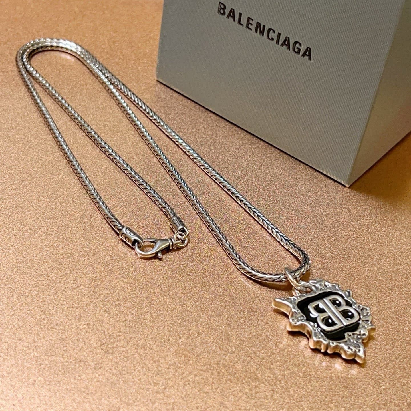 balenciaga-necklace_2_6.jpg