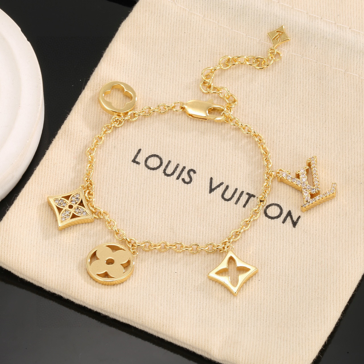 lv-bracelet_17_1.jpg