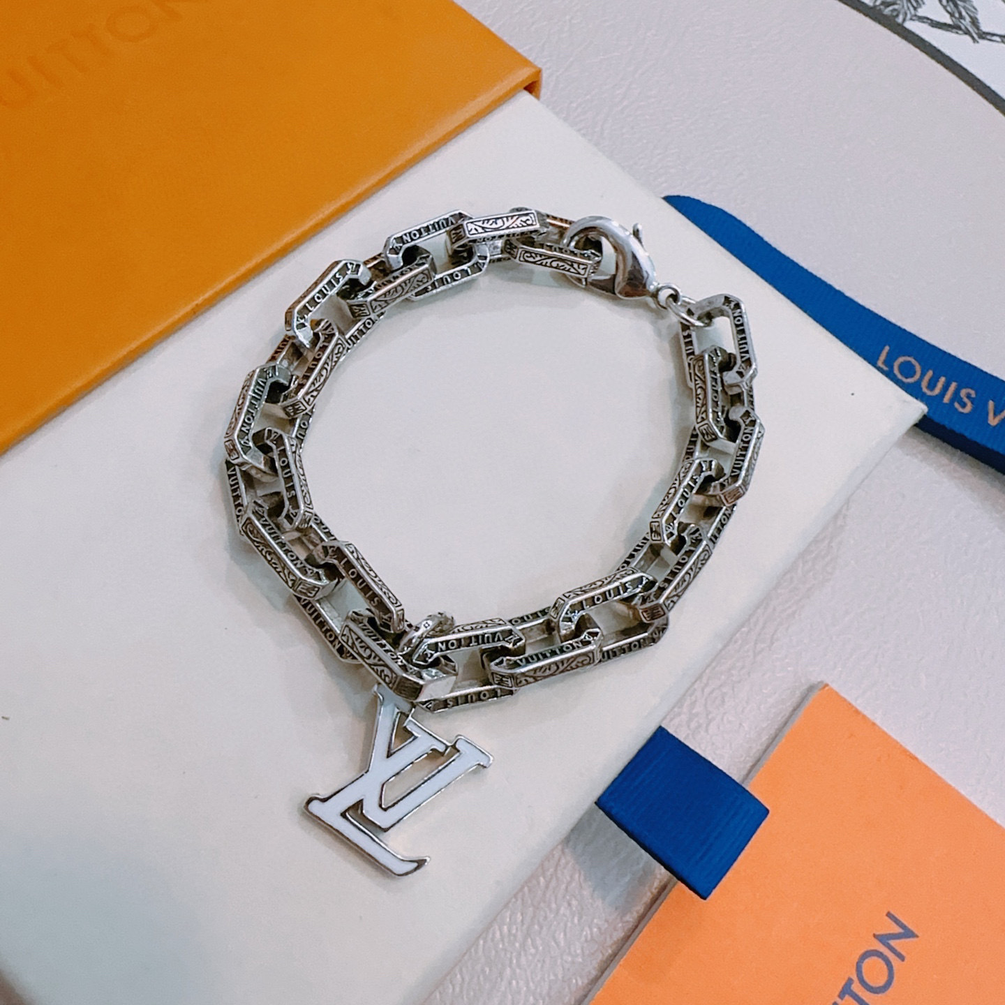 lv-bracelet_14_5.jpg