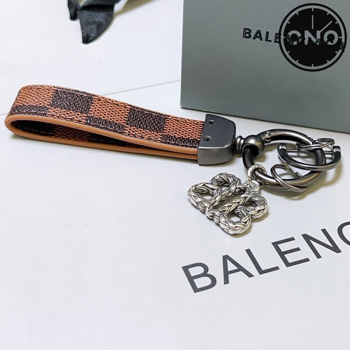 balenciaga-clasp_92_4.jpg