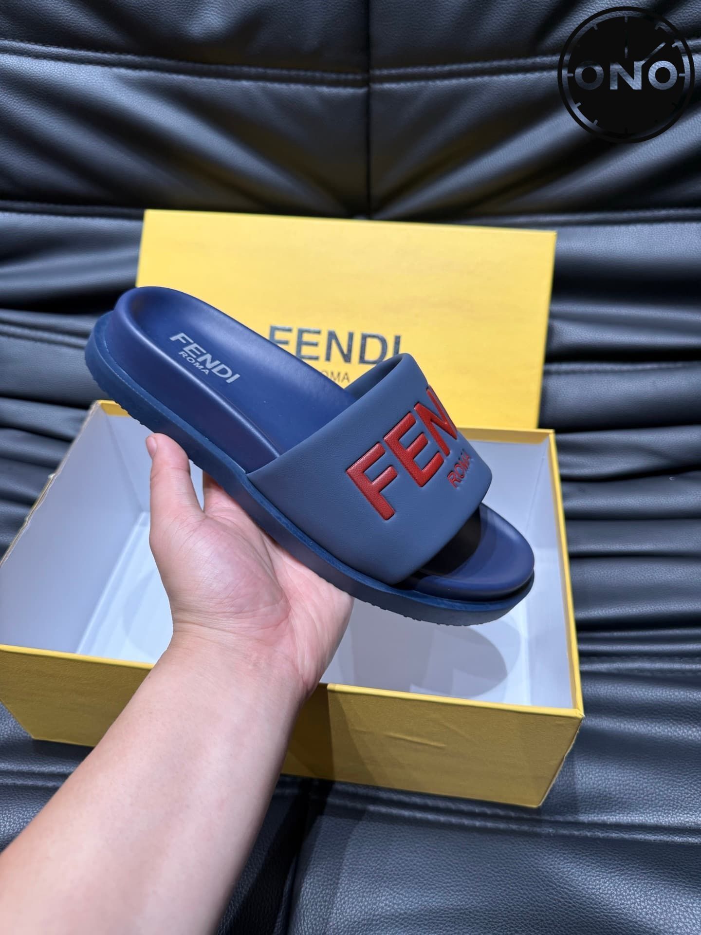 fendi-slippers_32_5.jpg