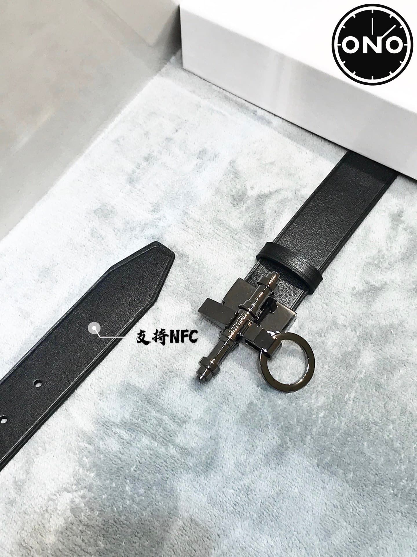 givenchy_belt_80_2.jpg