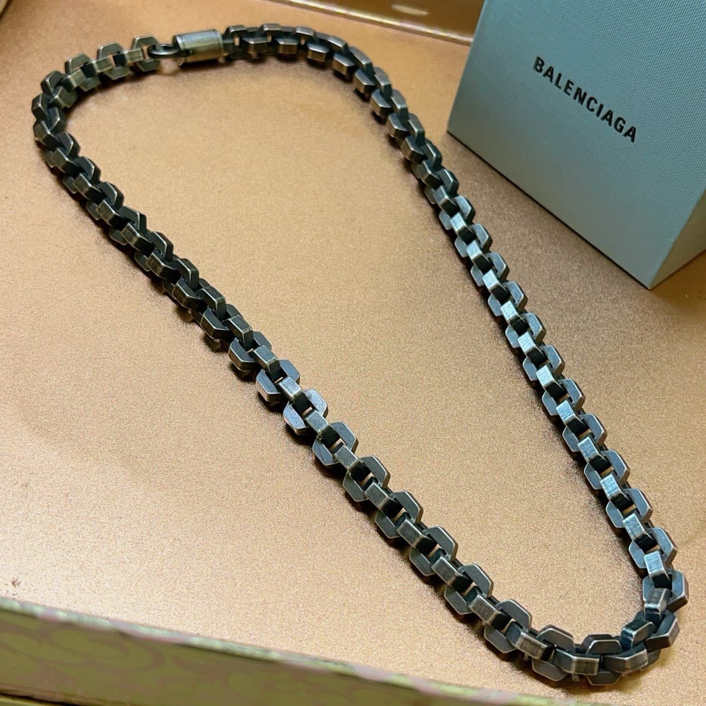 balenciaga-necklace_38_8.jpg