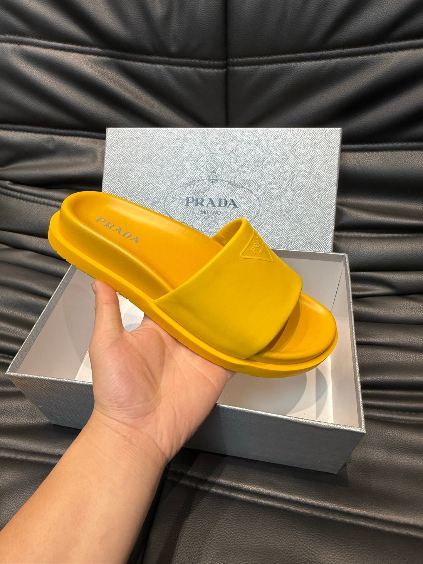 prada-slippers_32_5.jpg