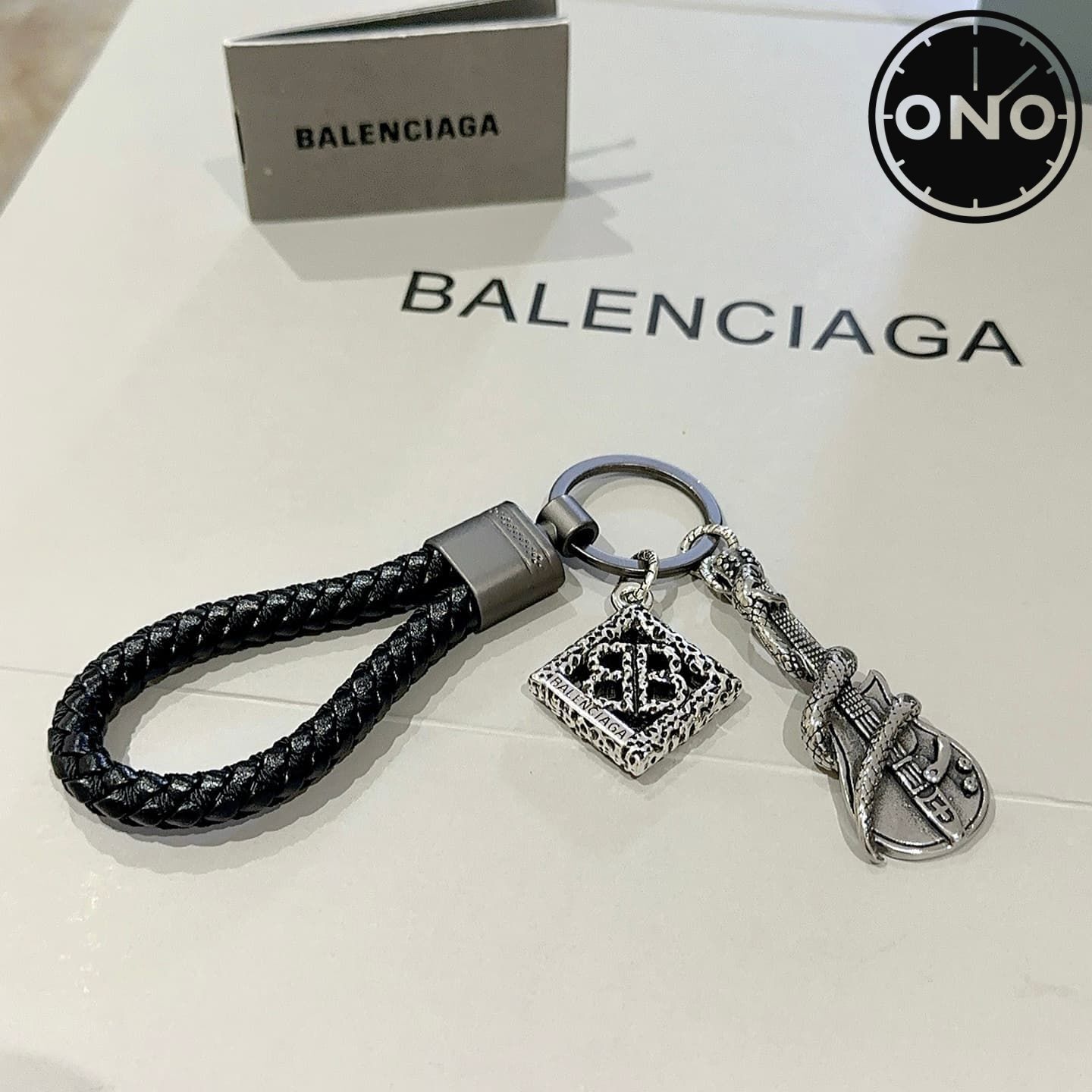 balenciaga-clasp_52_1.jpg