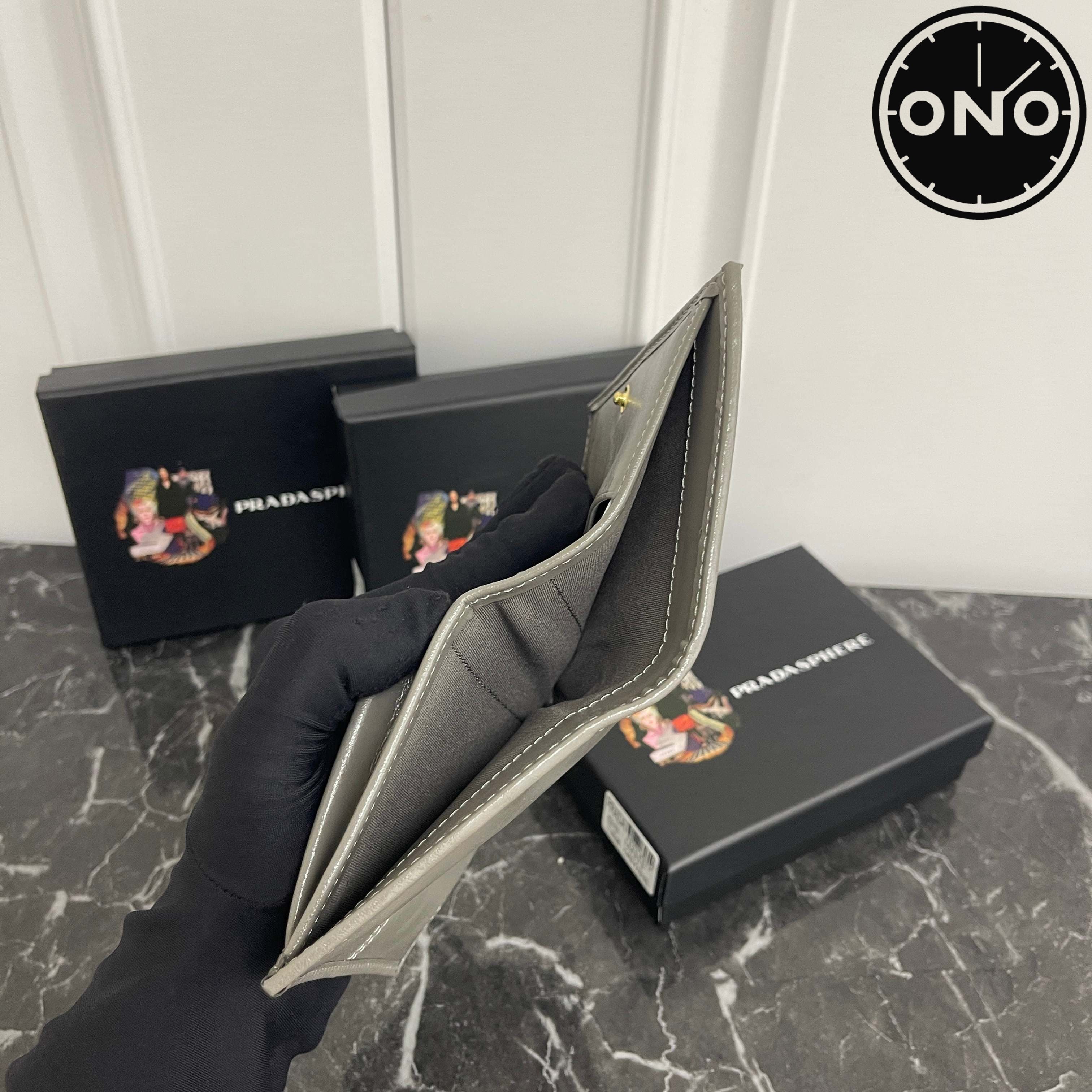 prada_wallet_12_8.jpg