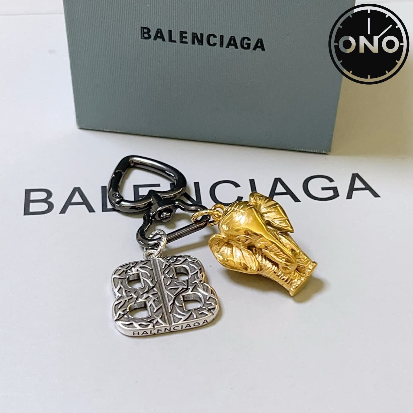 balenciaga-clasp_67_5.jpg