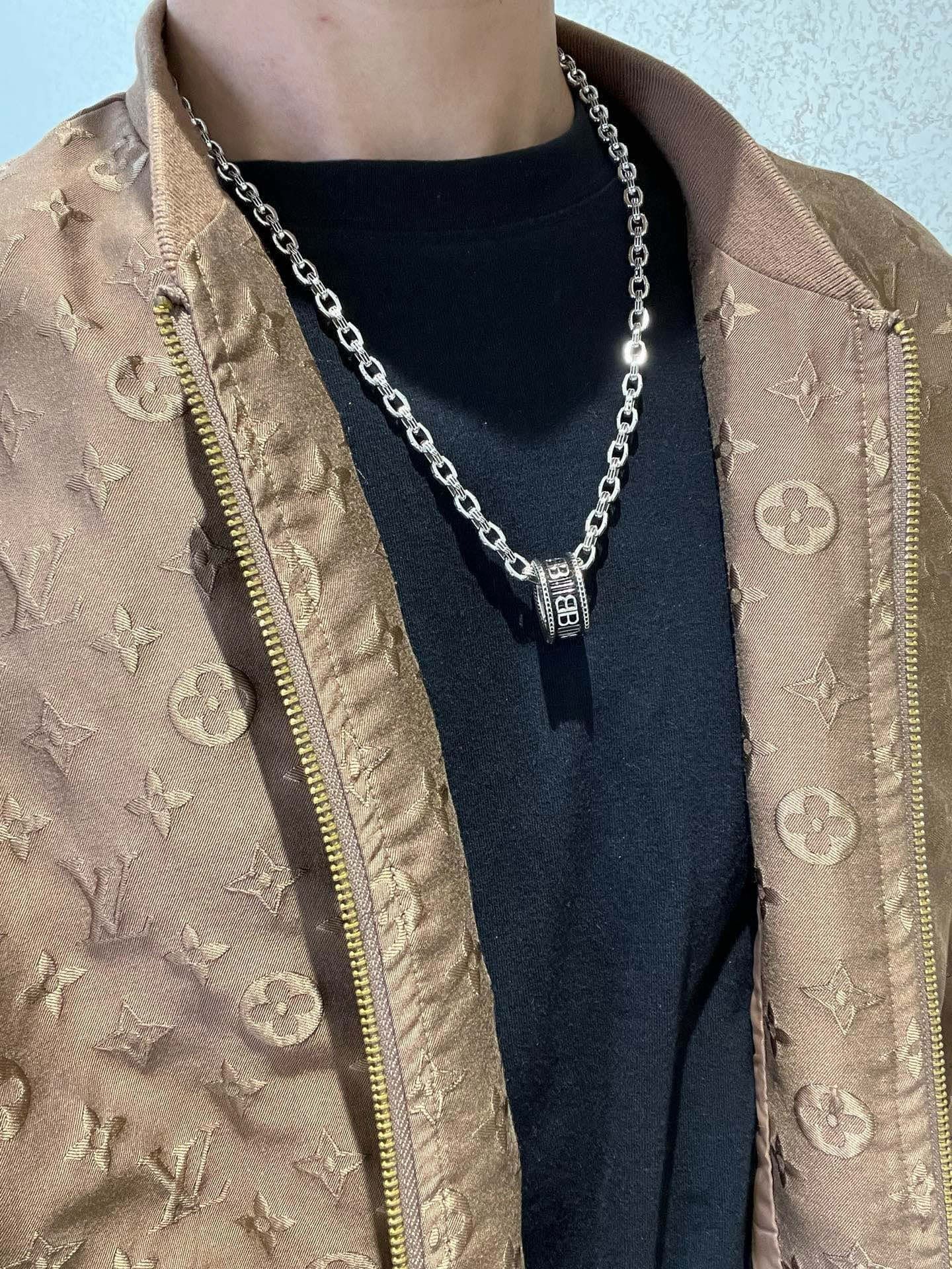 balenciaga-necklace_6_8.jpg