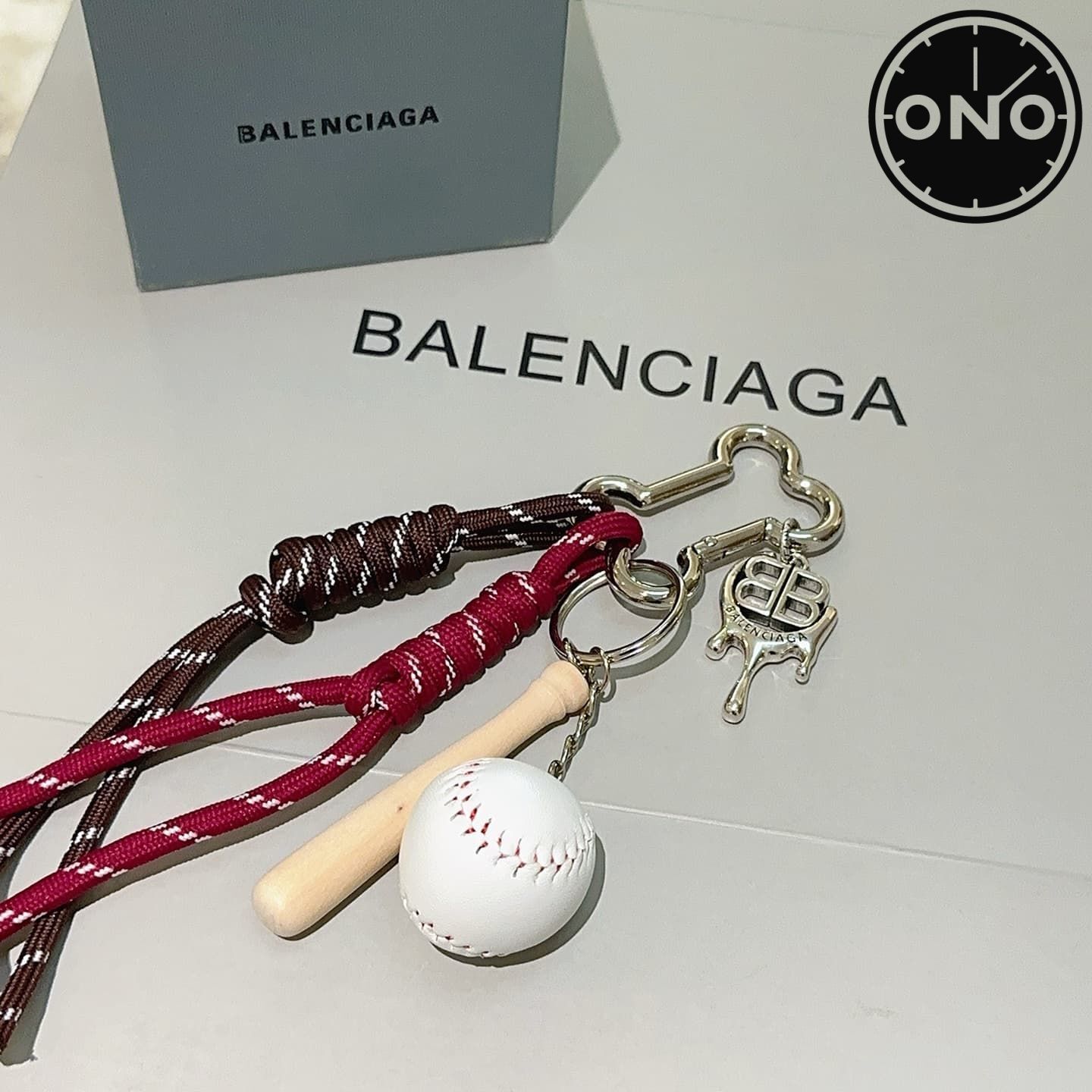 balenciaga-clasp_2_1.jpg