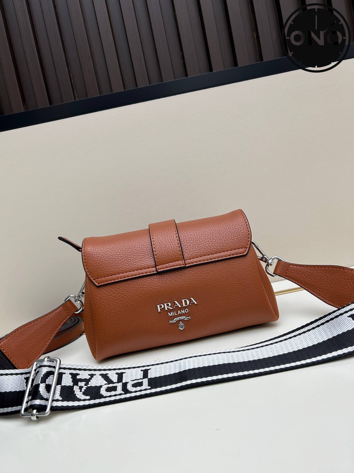 prada_women_104_2.jpg