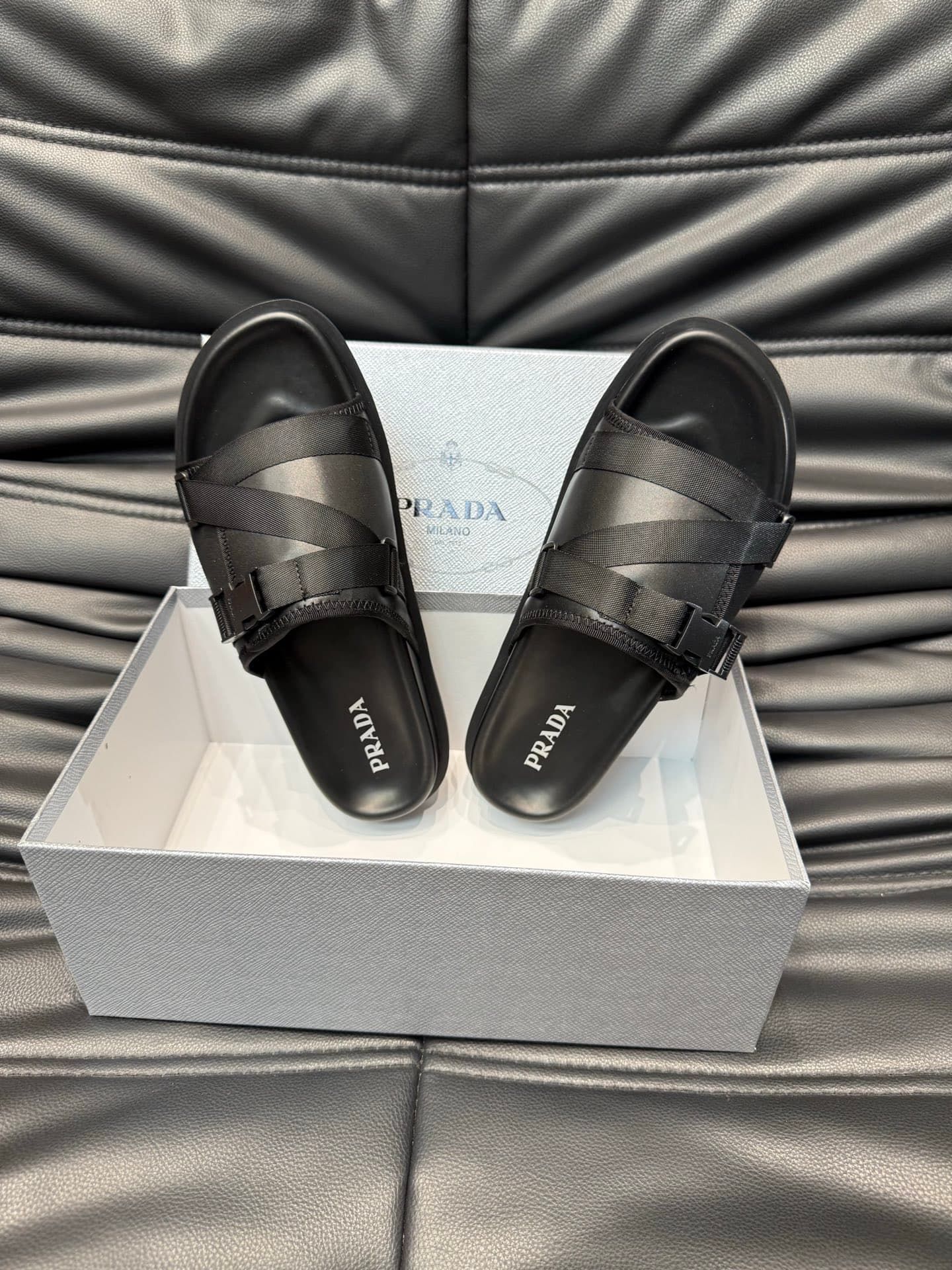 prada-slippers_4_3.jpg